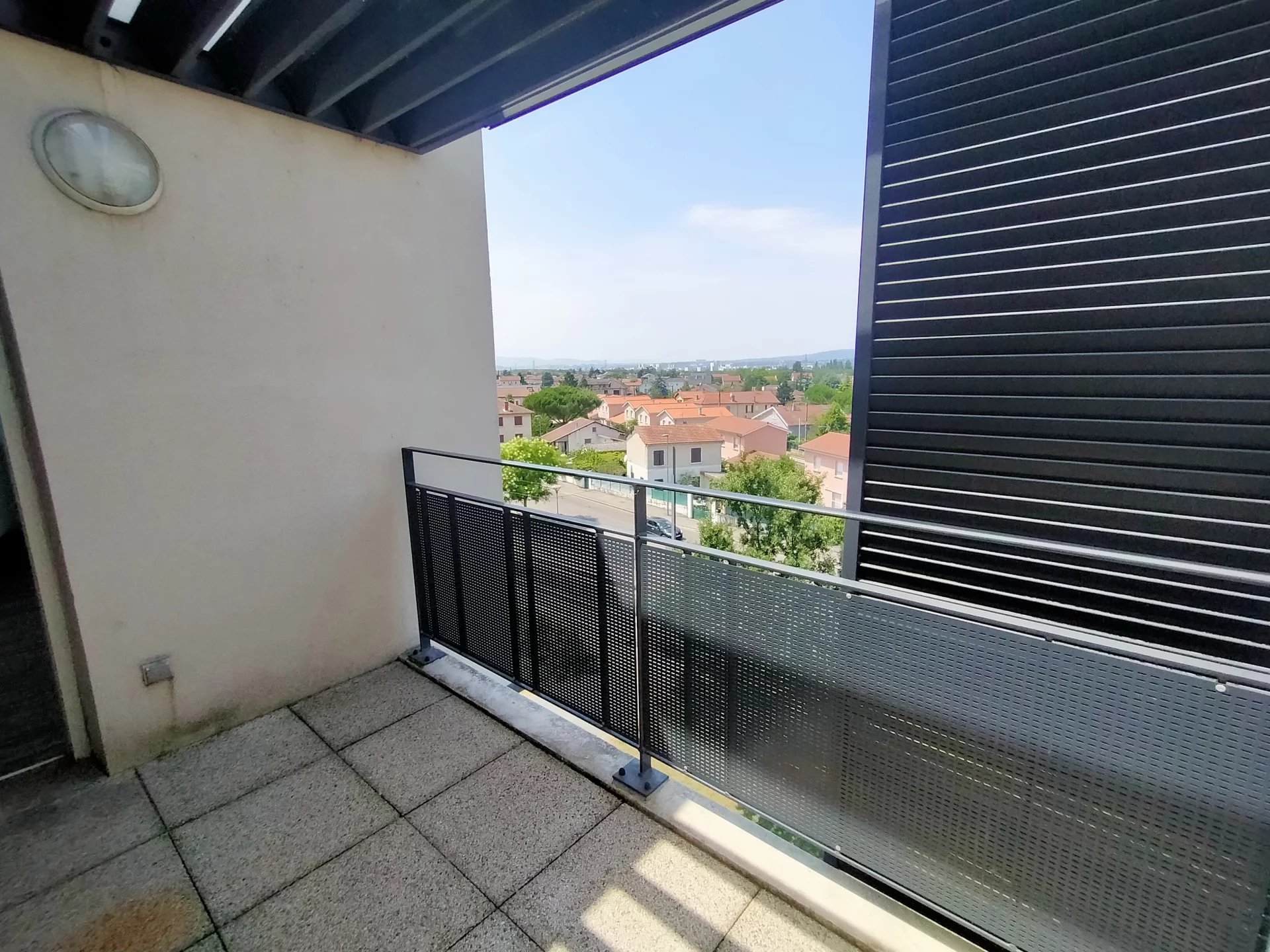 481920 Location Décines-Charpieu