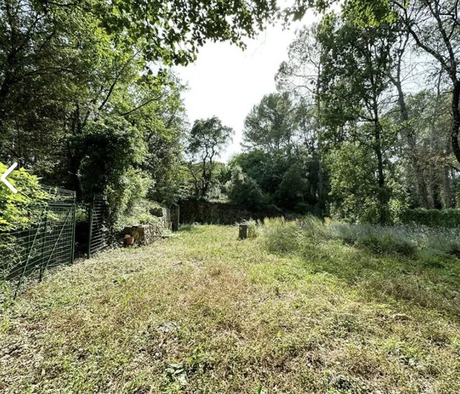 BUILDING LAND IN LORGUES