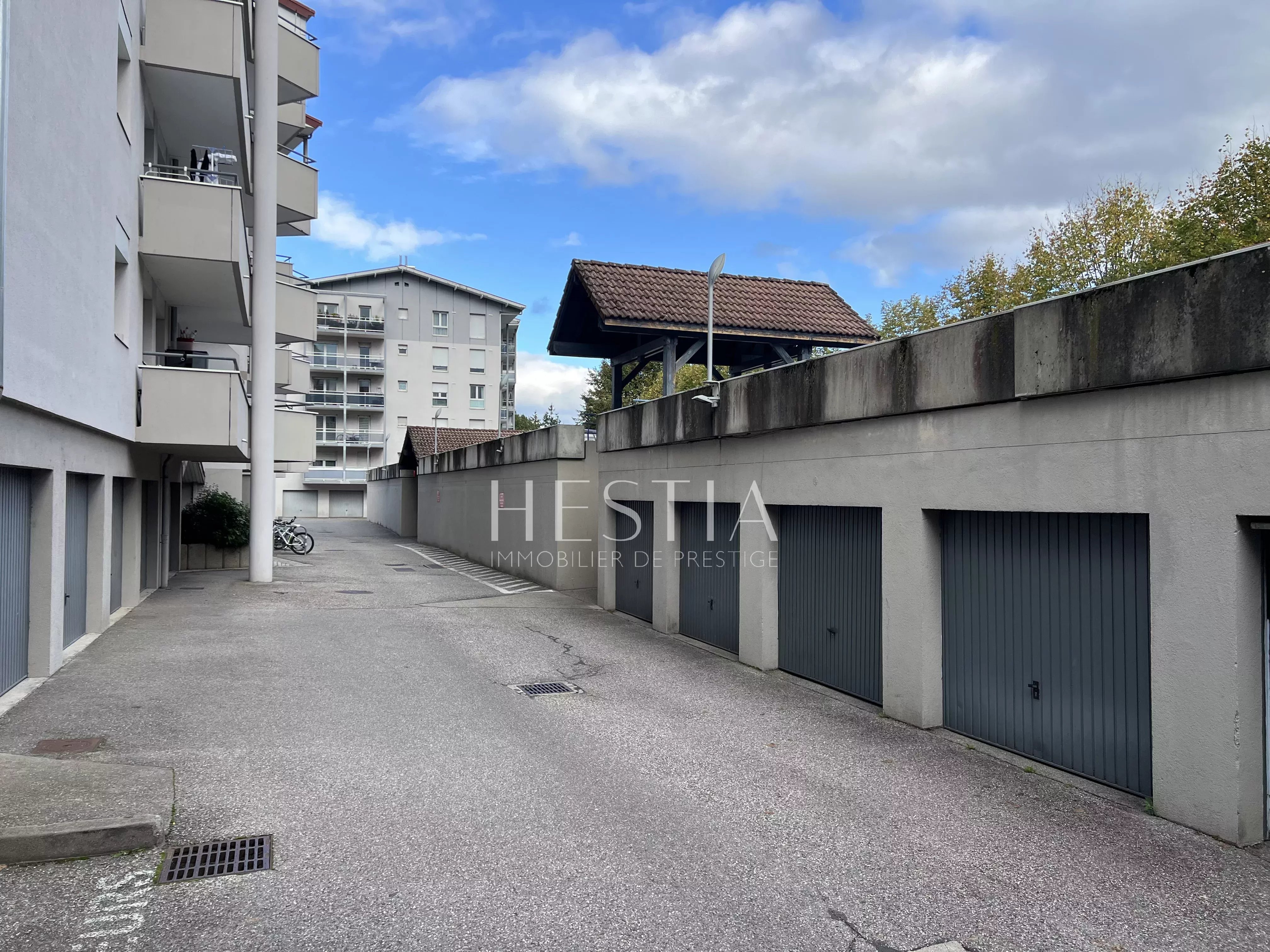 Garage, Annecy Proche Carrefour et Pont de Brogny