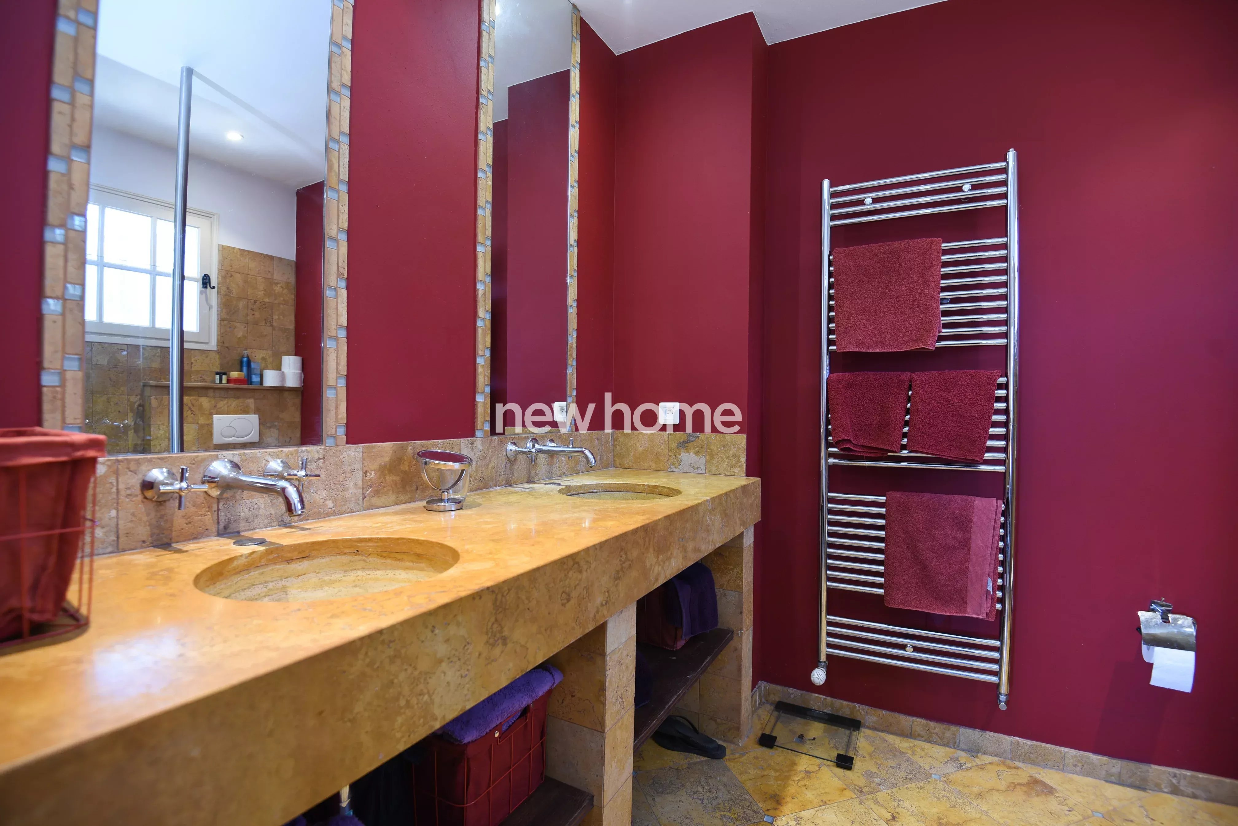 Maison spacieuse sur un terrain vaste et arboré