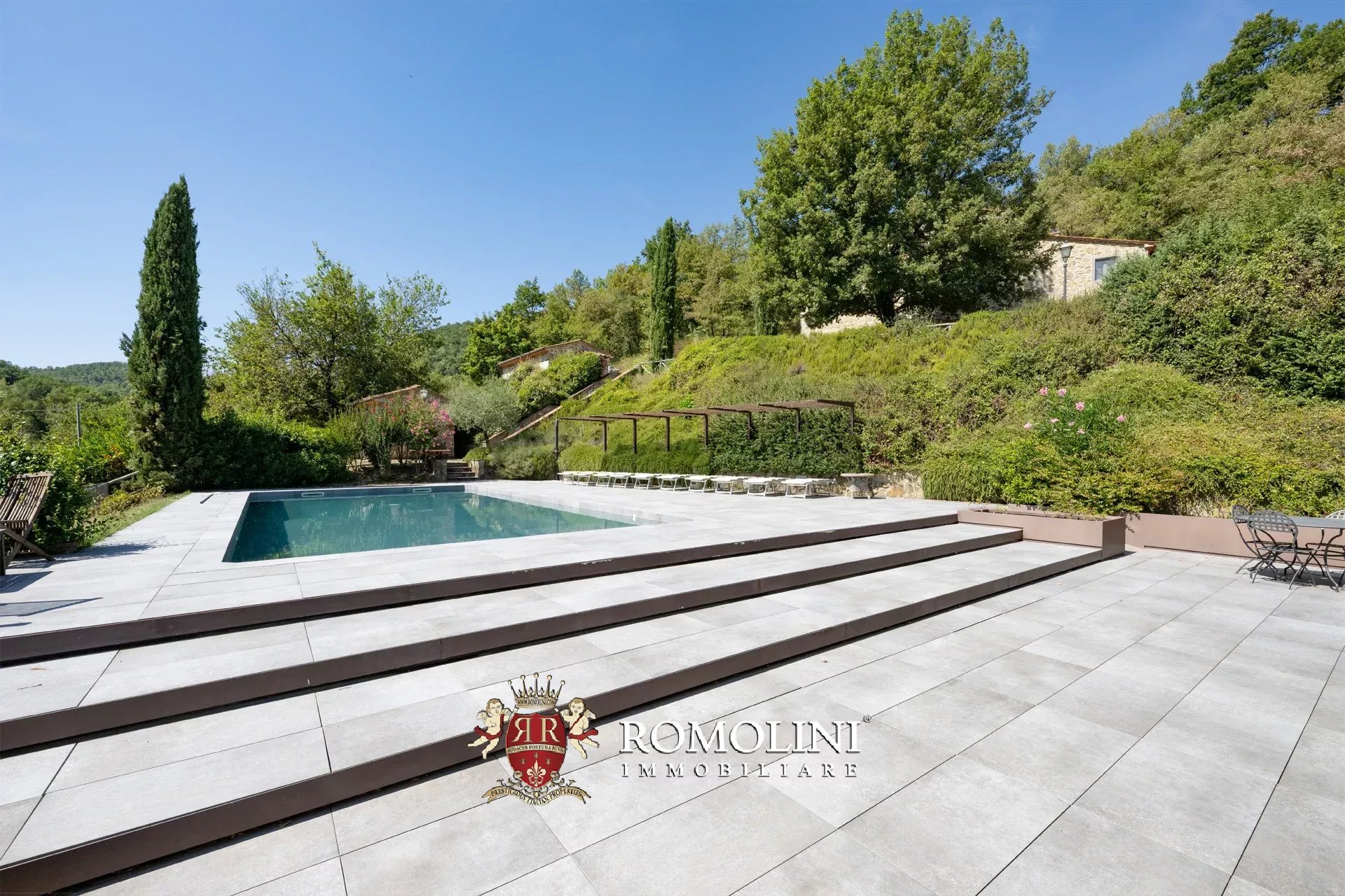 6 Bedroom Villa/Townhouse's Image 21