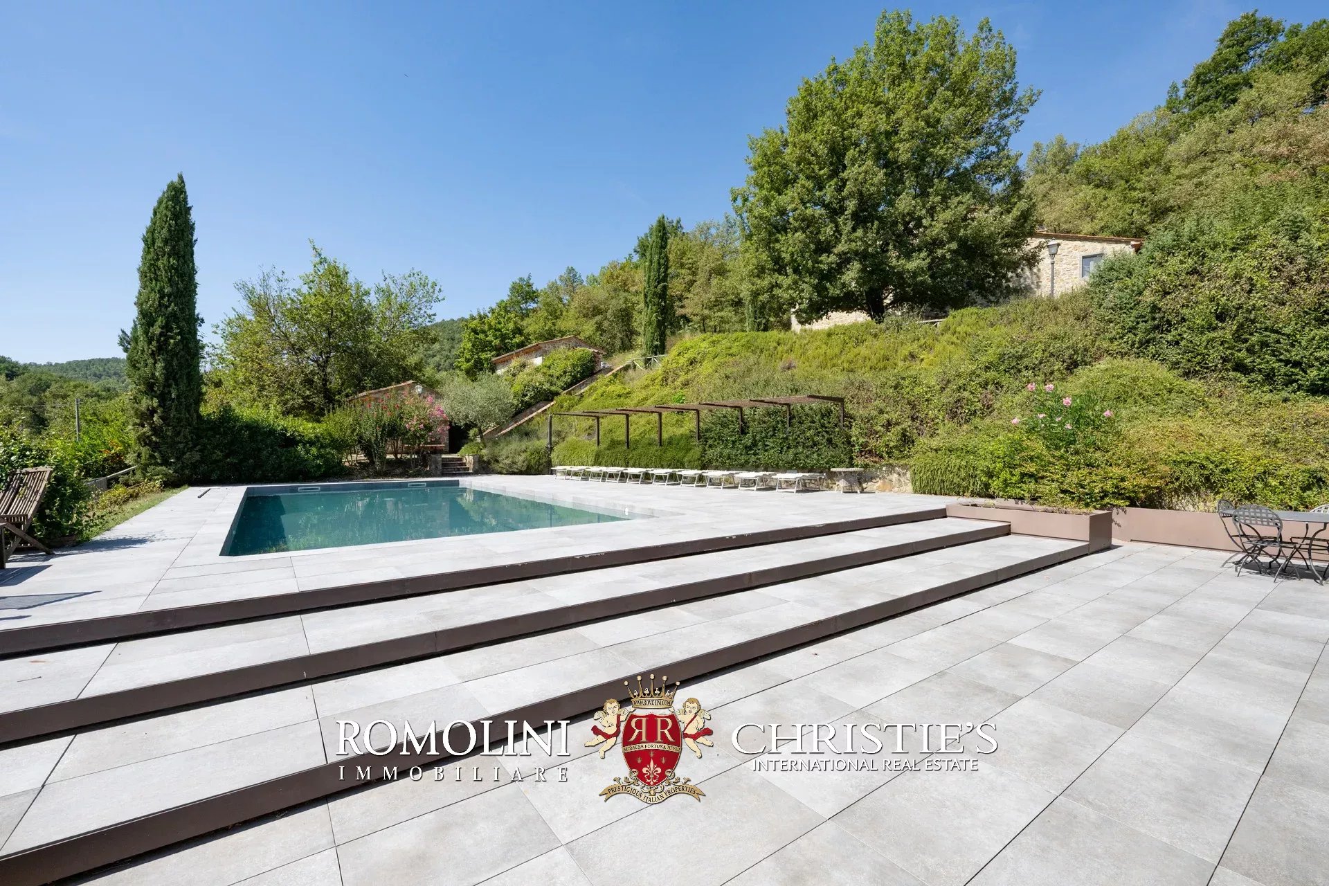 6 Bedroom Villa/Townhouse's Image 21