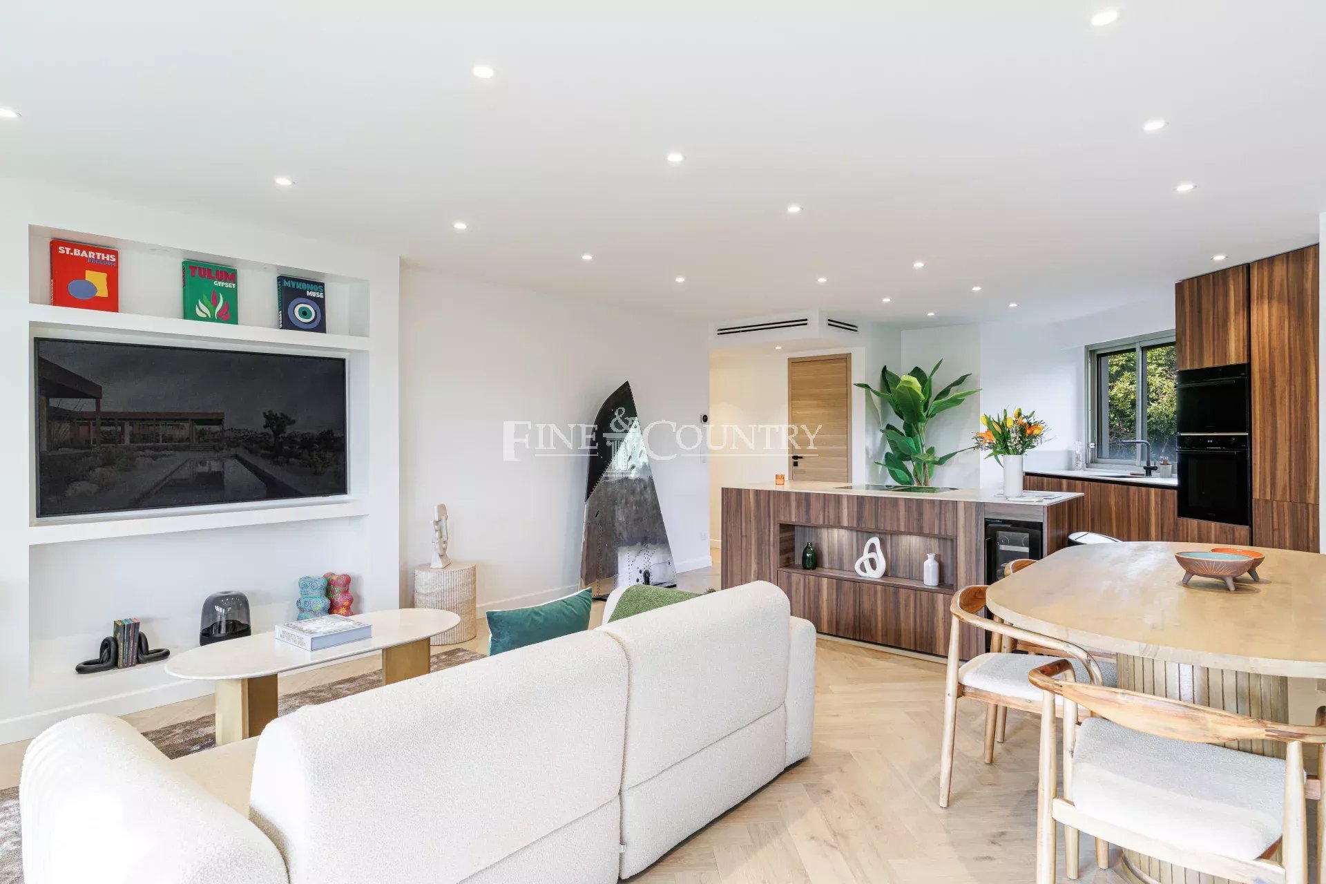Photo of For Sale – 2-Bedroom Apartment – Cannes Montrose