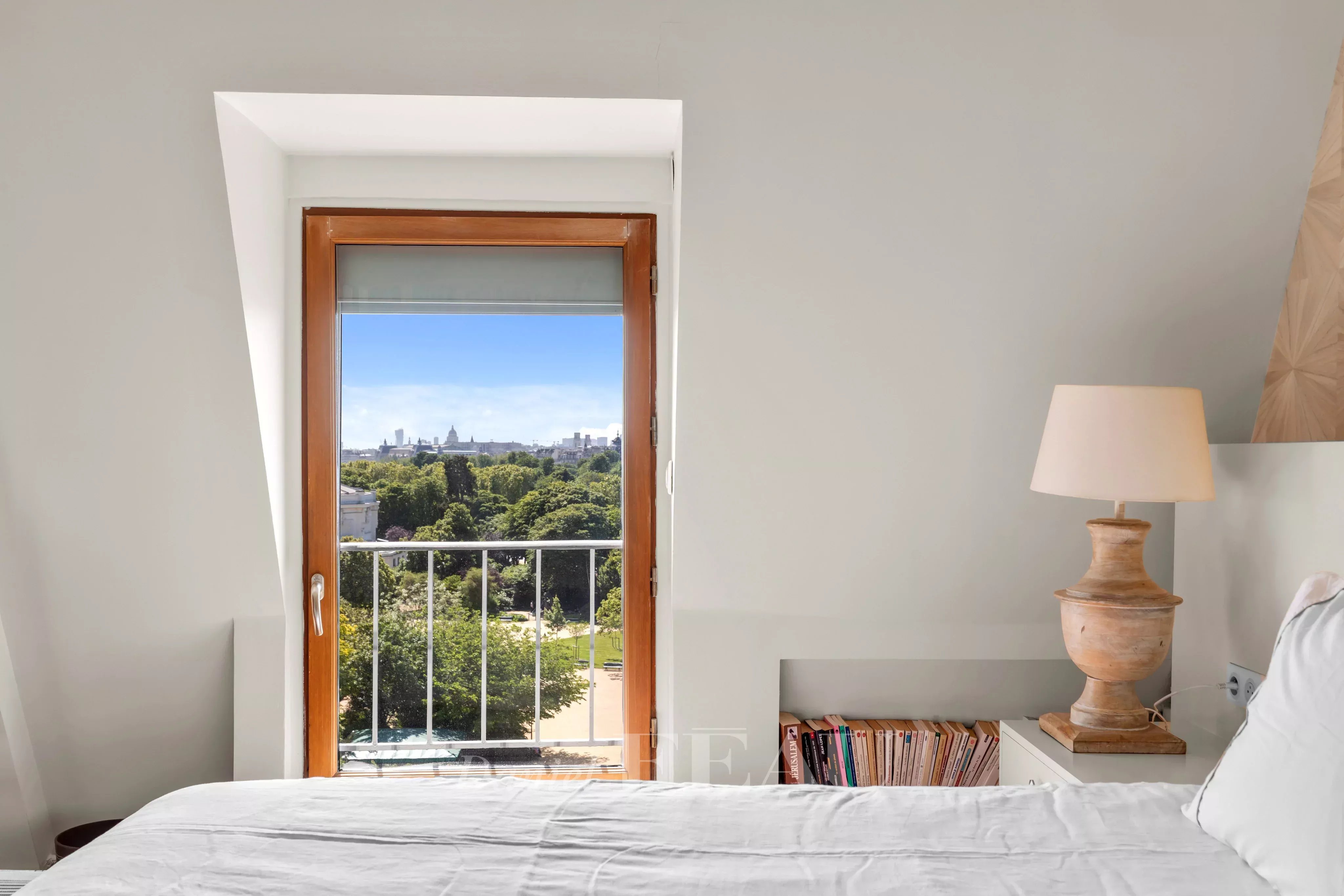 Sale Apartment Paris 8th