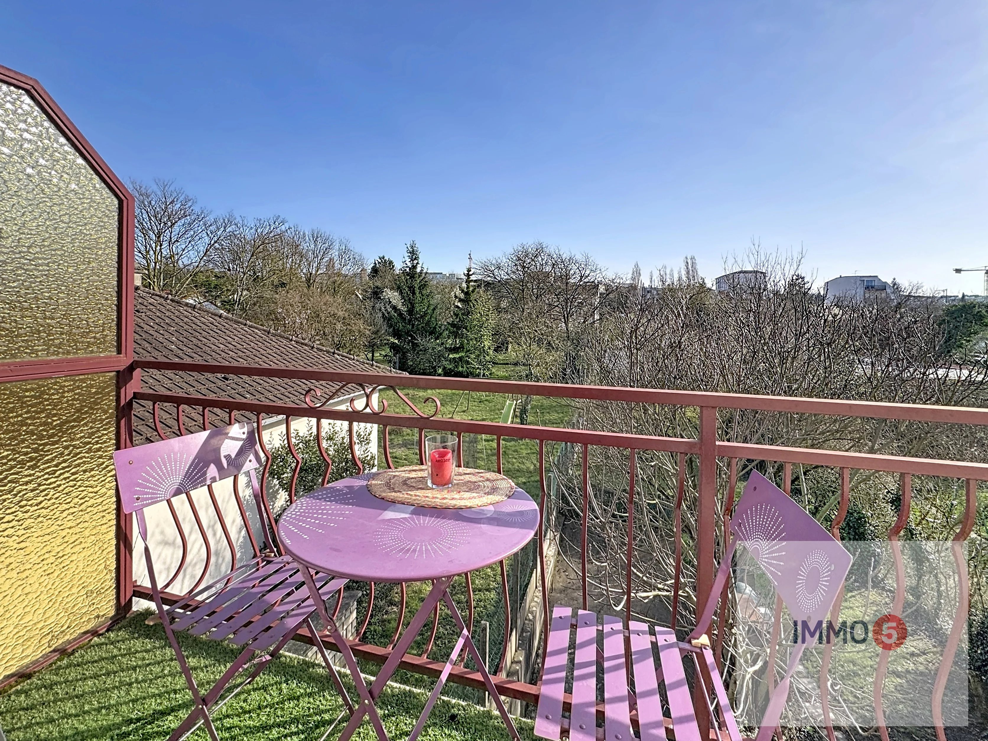 LA VARENNE - GRAND APT F3  +  BALCONS ET  JARDINS PRIVE !