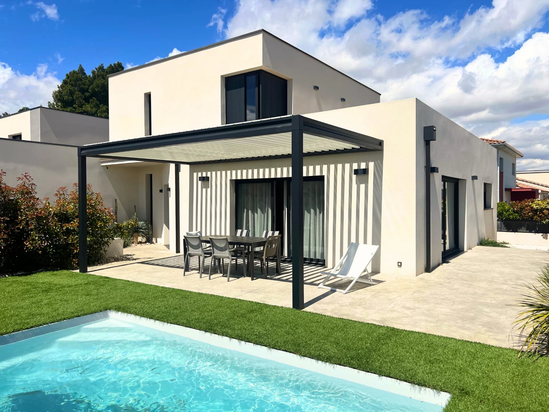 Splendide villa T5 R+1 avec piscine et grand garage très belles prestations