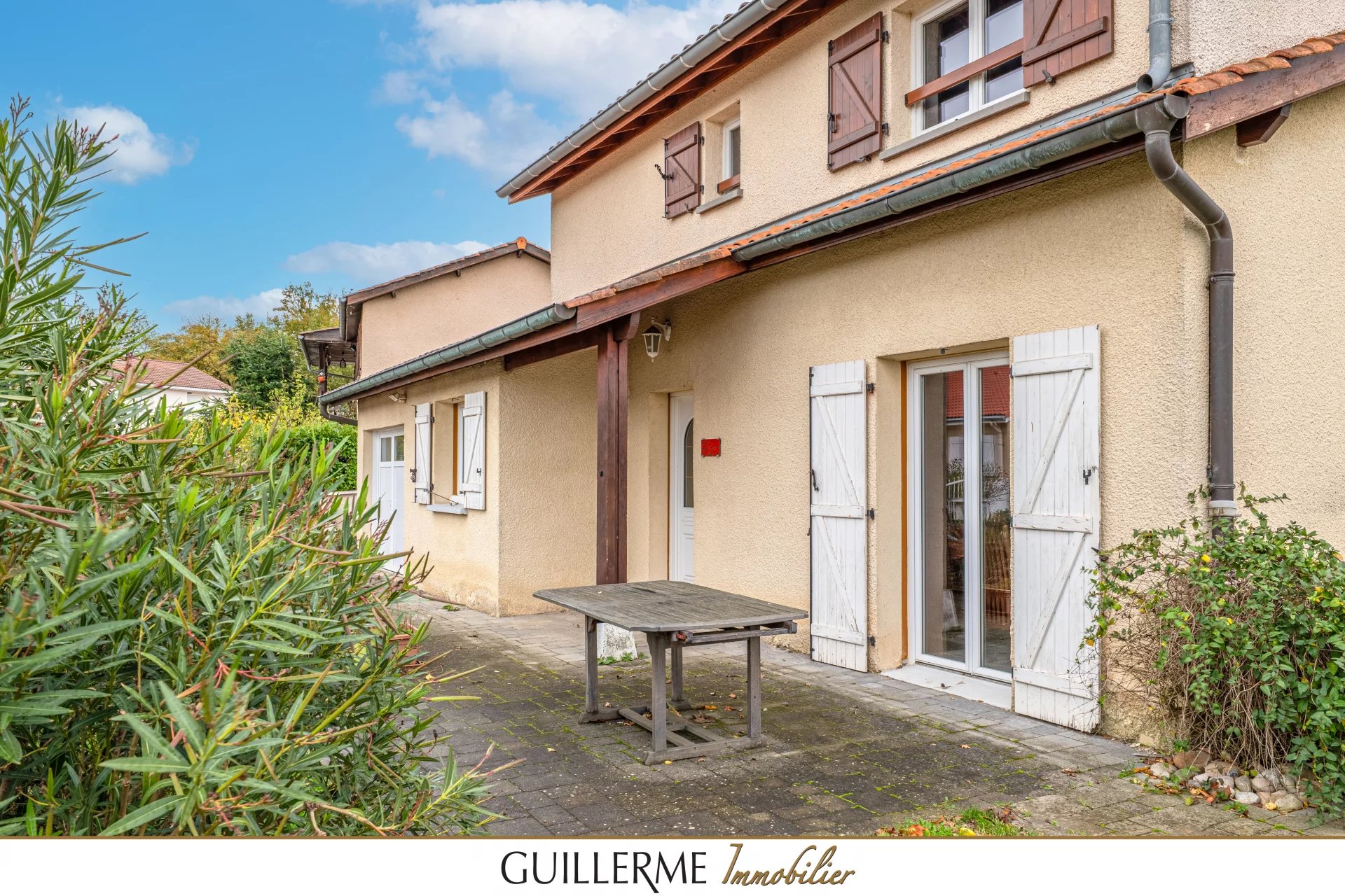 A VENDRE Maison familiale de 4 chambres et un bureau - Jassans- Riottier