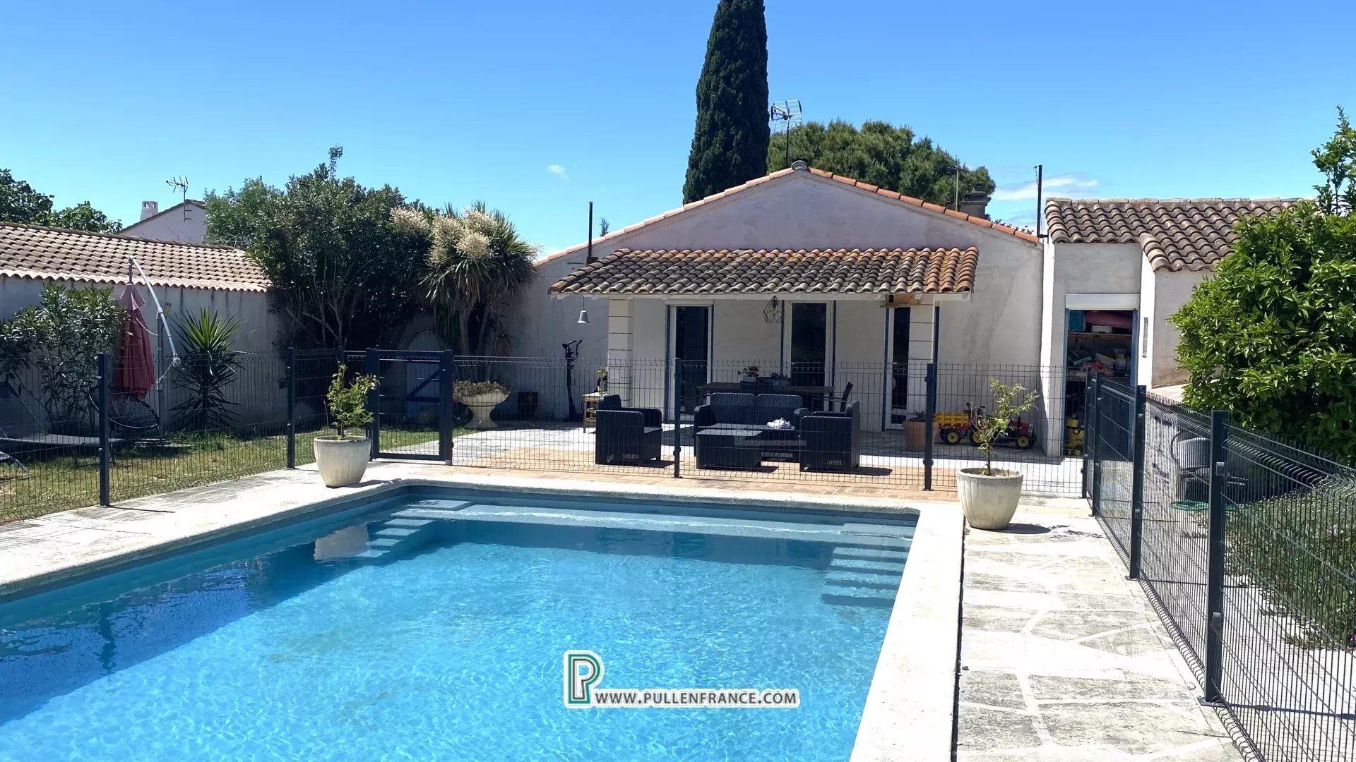 Stylish detached villa in village close to Narbonne