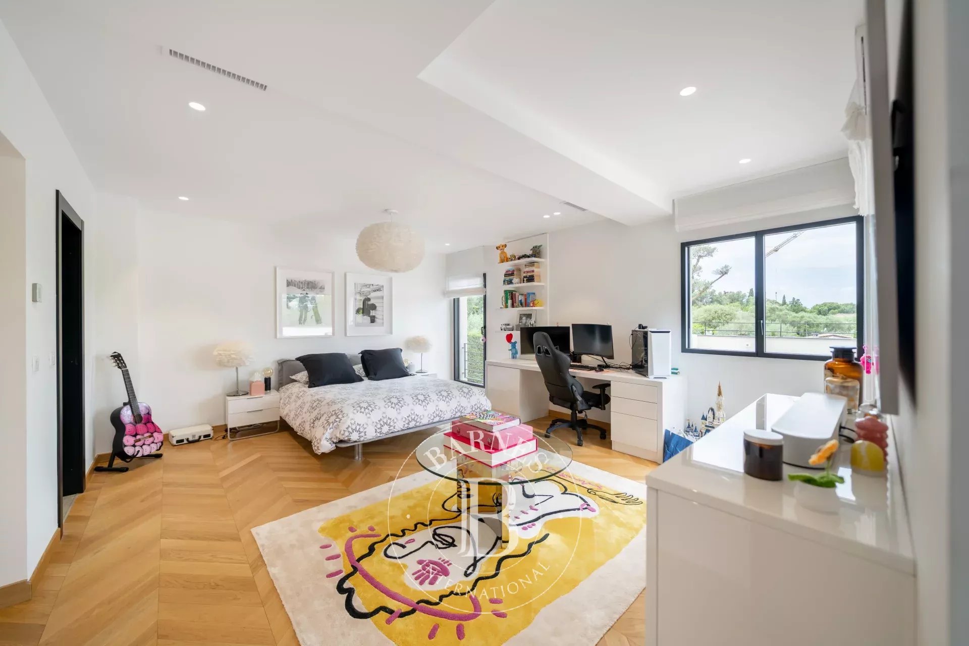 Mougins, superb modern villa, just like new - picture 13