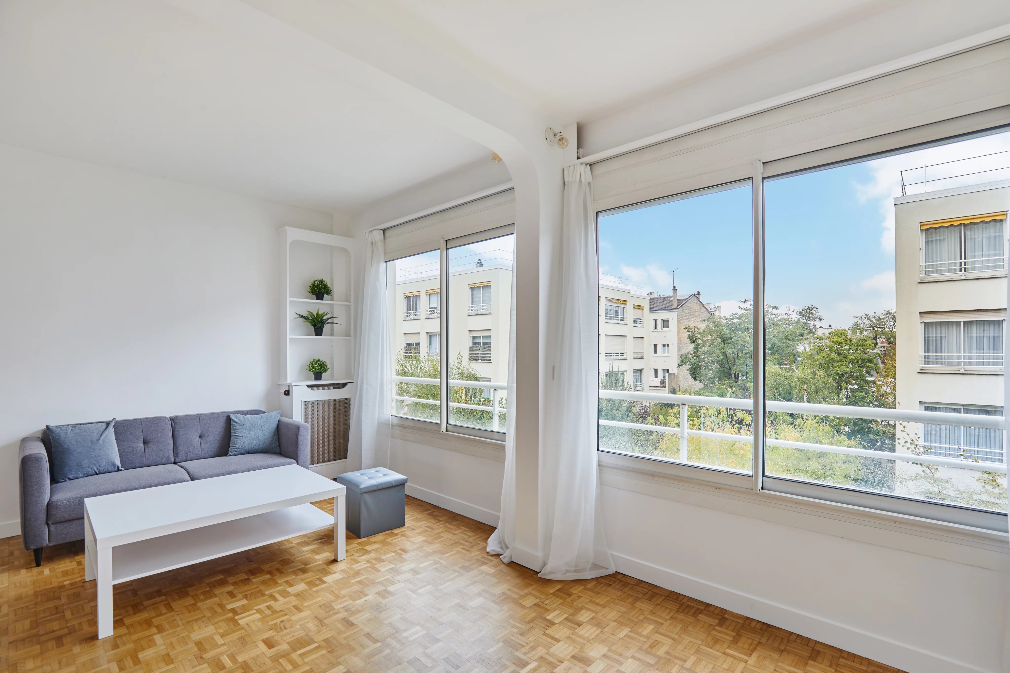 Neuilly-sur-Seine  - A spacious furnished studio apartment