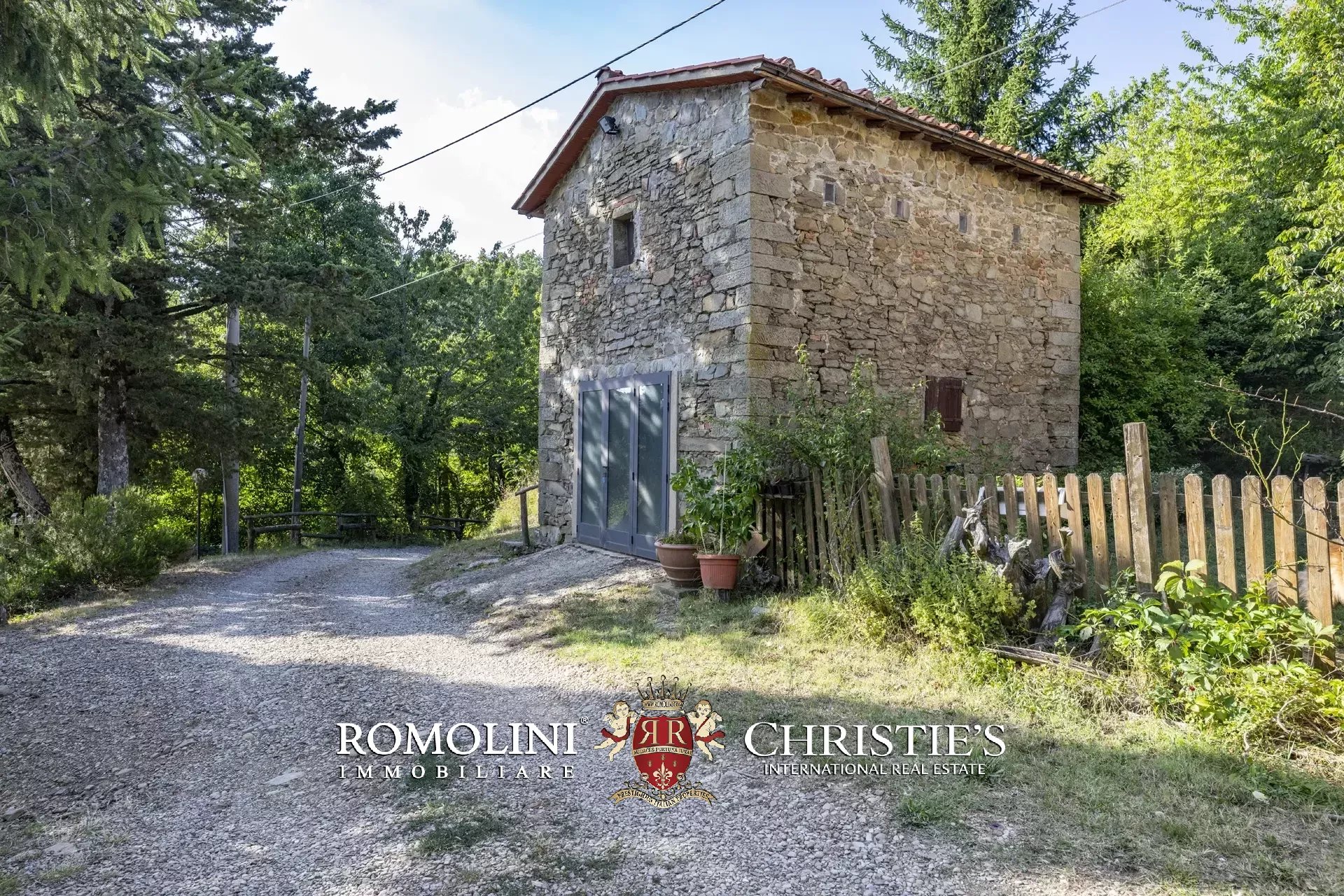 101-HA ESTATE WITH NATURAL SPRINGS FOR SALE BETWEEN AREZZO AND FLORENCE