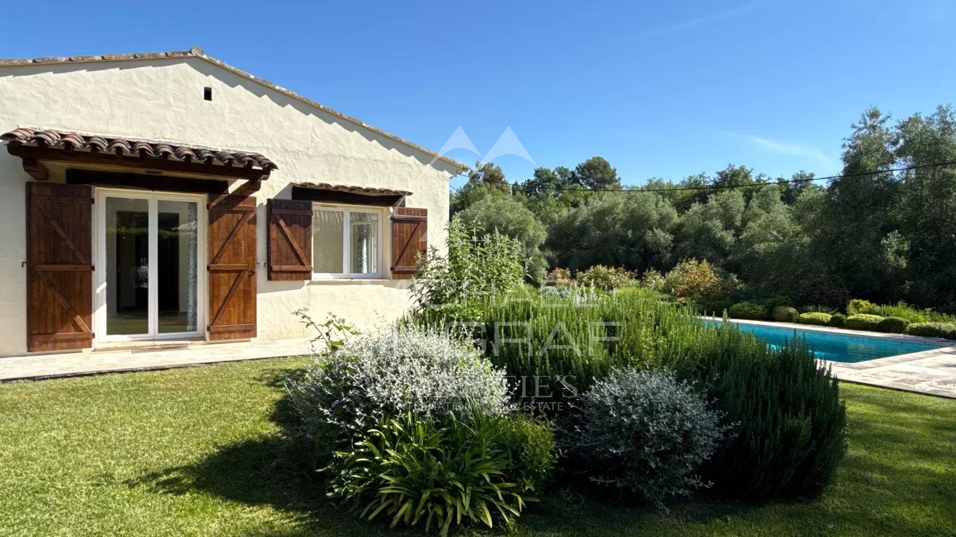 4 Bedroom Villa/Townhouse's Image 8
