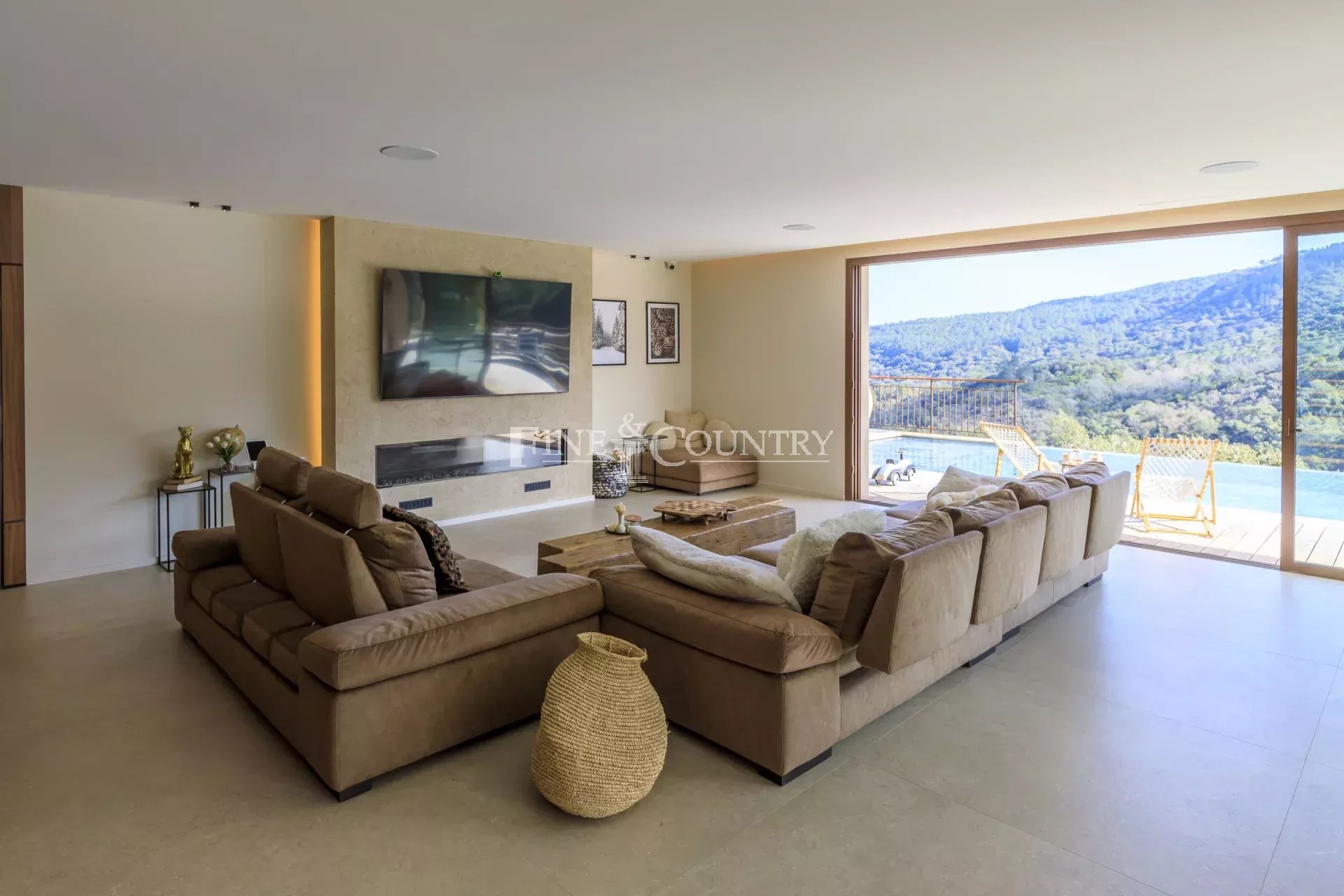 Photo of Villa for Sale in Mandelieu with Panoramic View