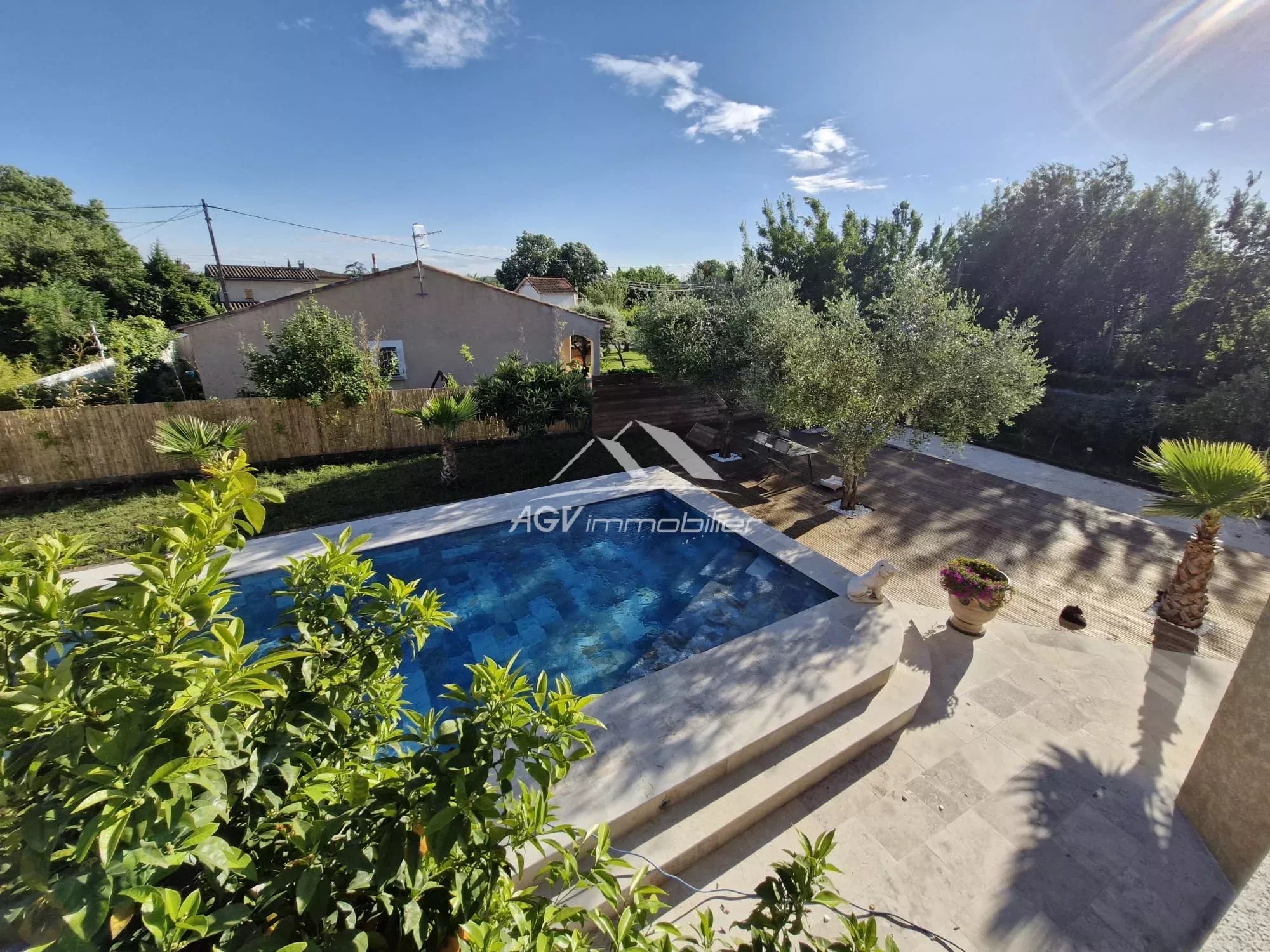 A Alès, maison 165 m², avec piscine garage, abris voiture et terrain de pétanque sur 1161 m² de terrain