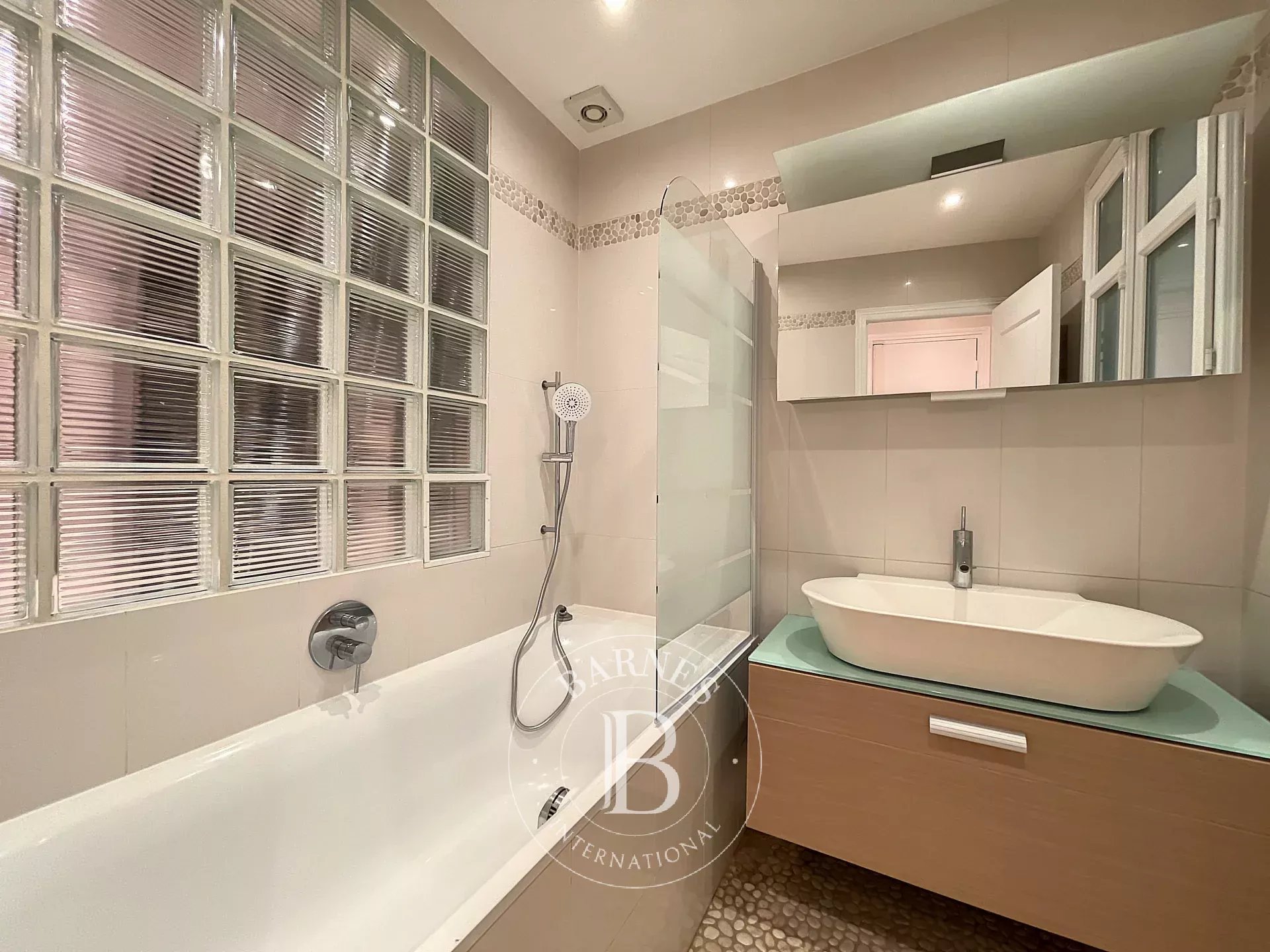 Daire Paris 18ème - picture 7