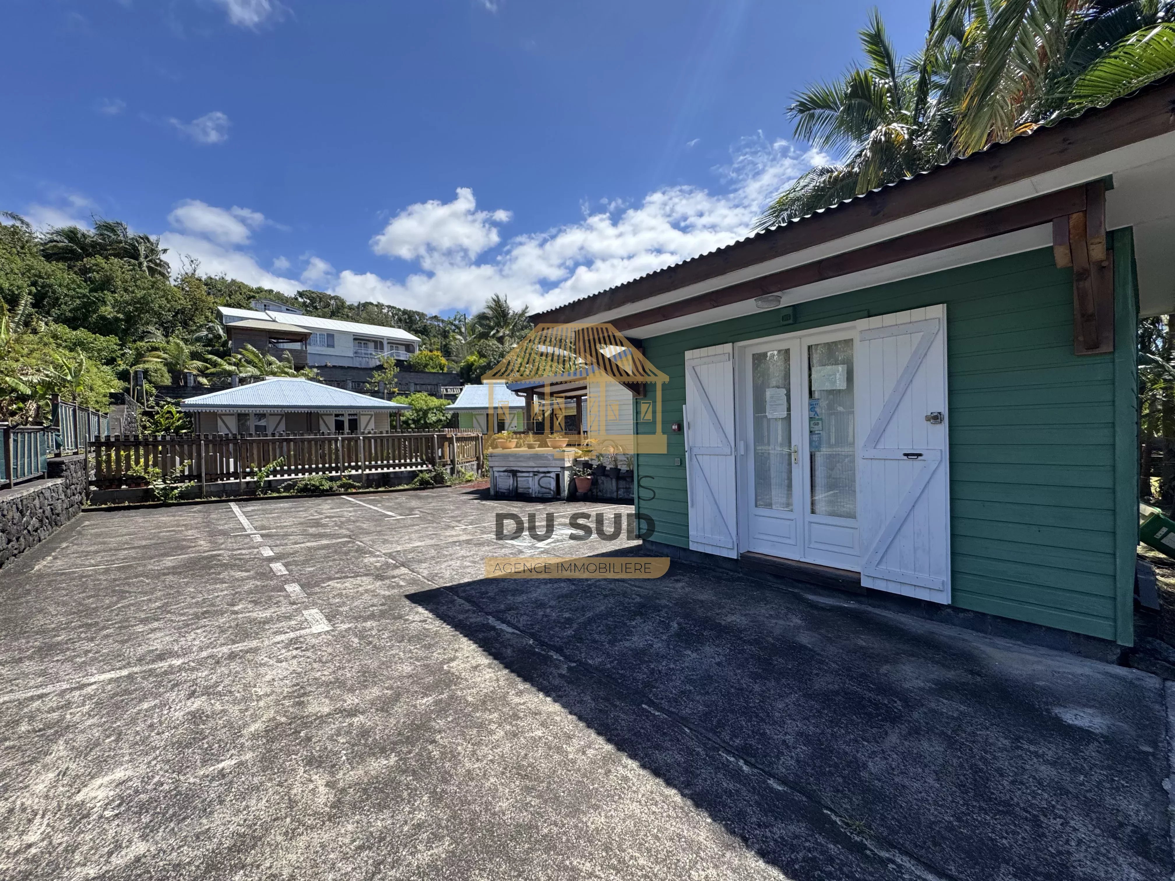 SAINT-PHILIPPE – BASSE VALLÉE – ENSEMBLE DE 5 BUNGALOWS EN LOCATION SAISONNIÈRE