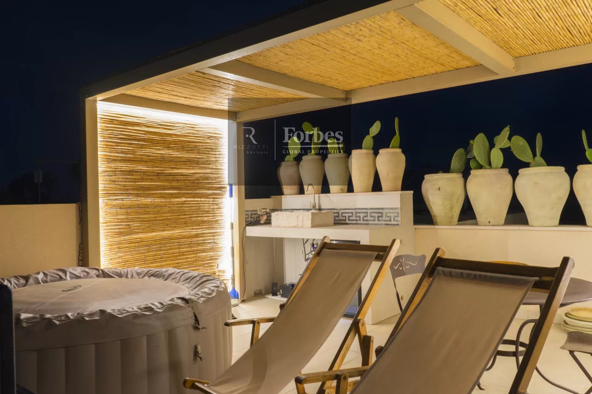 Villa Alti – Eleganza Contemporanea in riva al mare