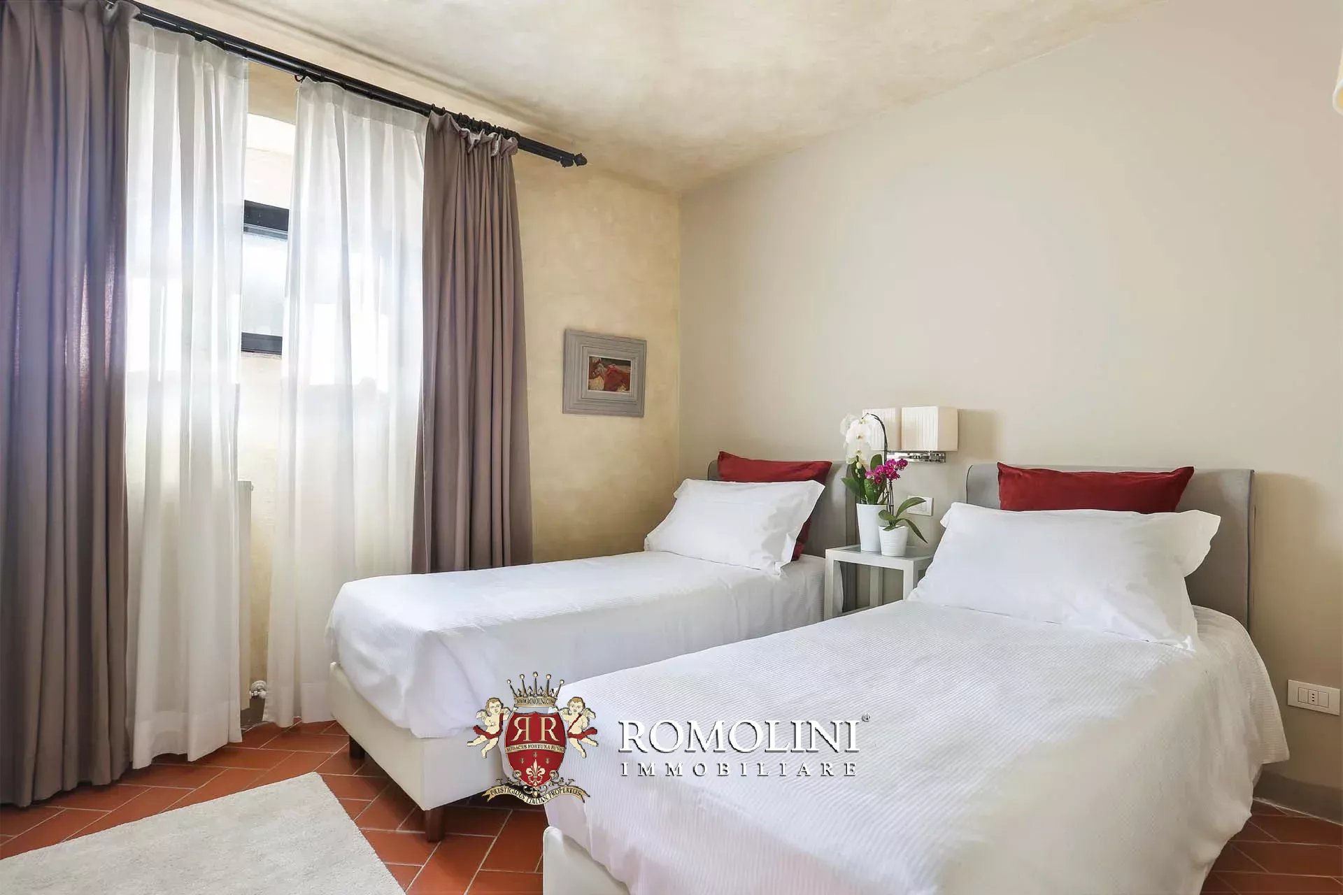 25 Bedroom Vineyard's Image 127