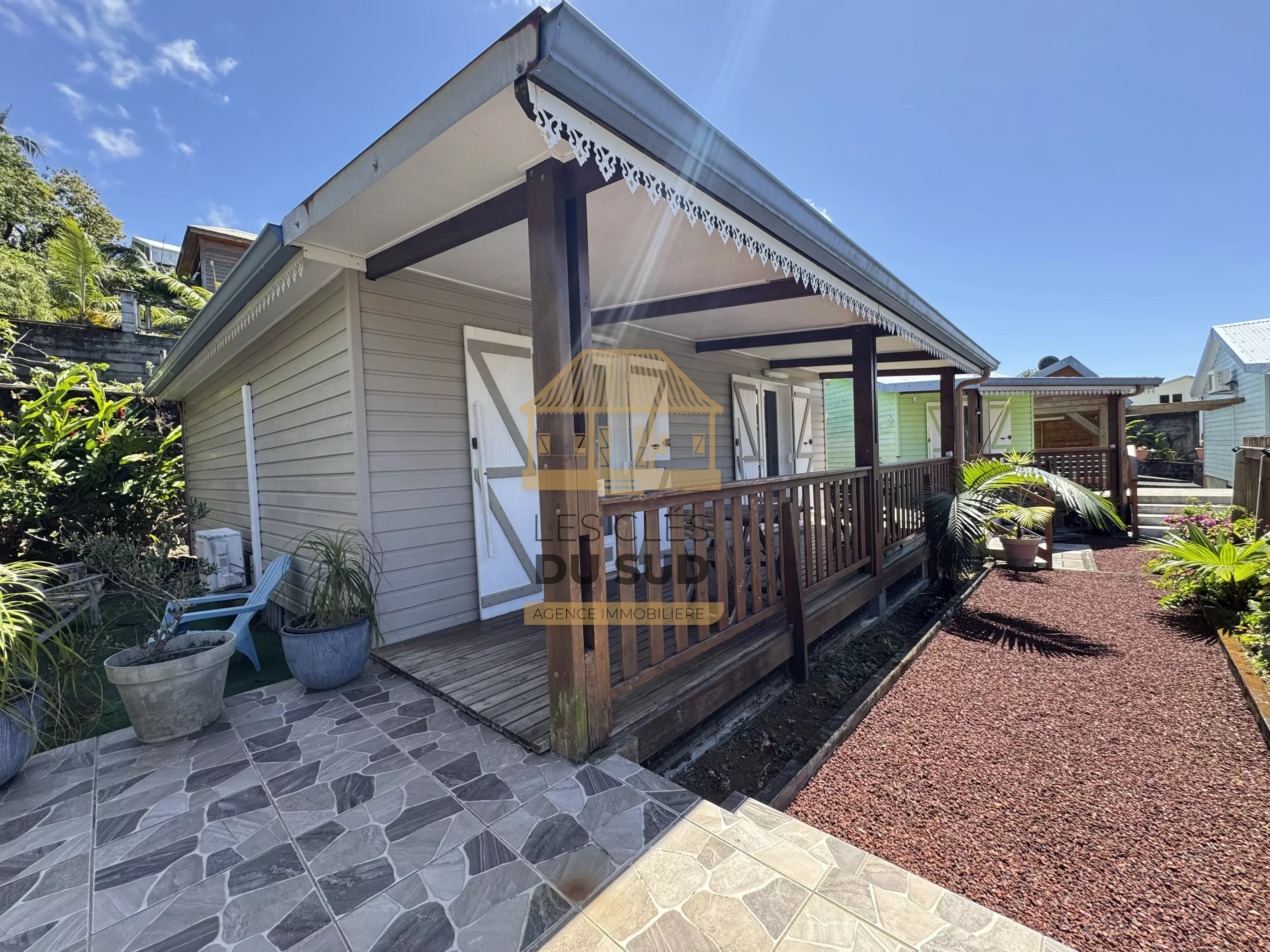 SAINT-PHILIPPE – BASSE VALLÉE – ENSEMBLE DE 5 BUNGALOWS EN LOCATION SAISONNIÈRE