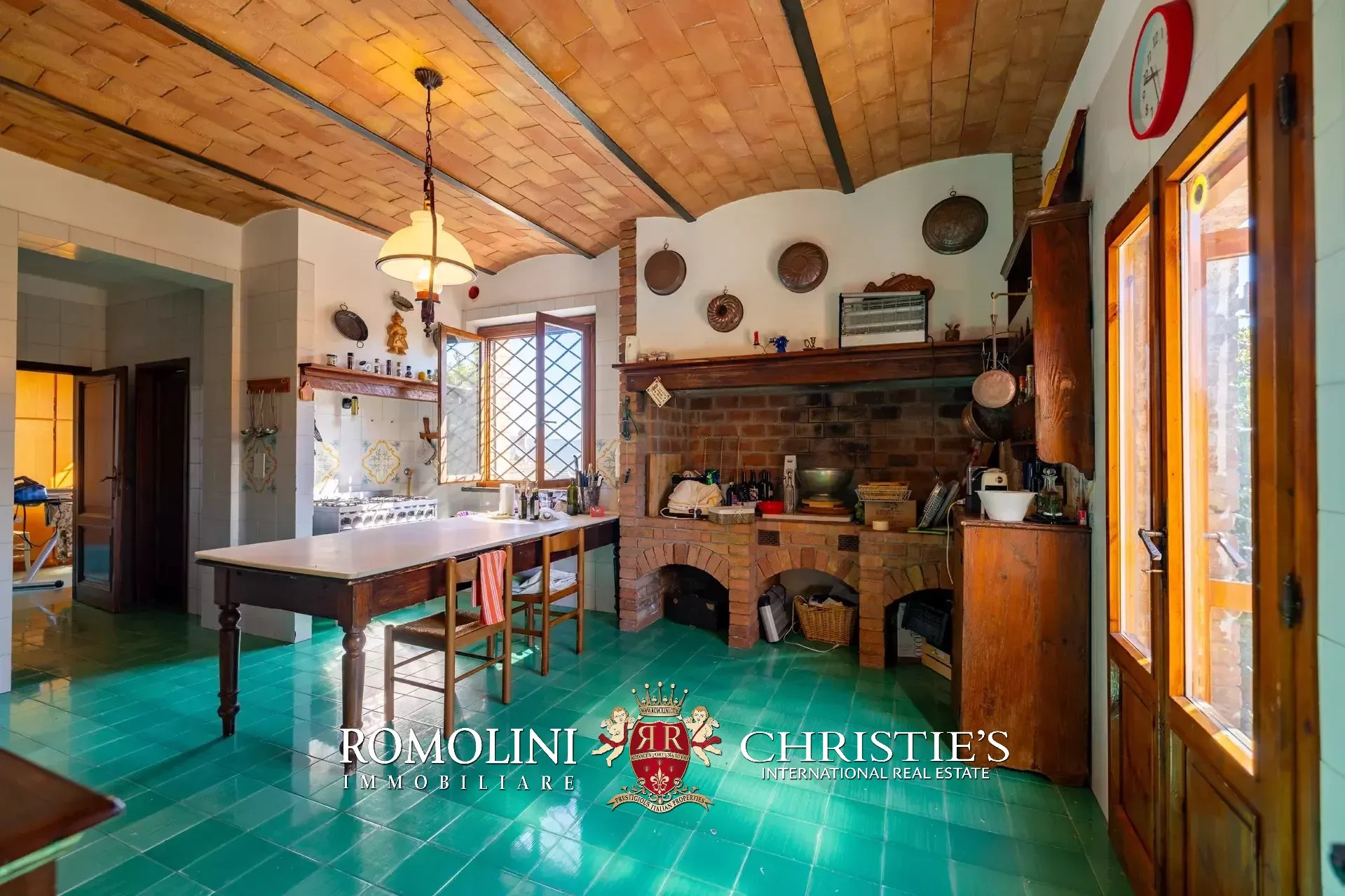 18 Bedroom Vineyard's Image 56
