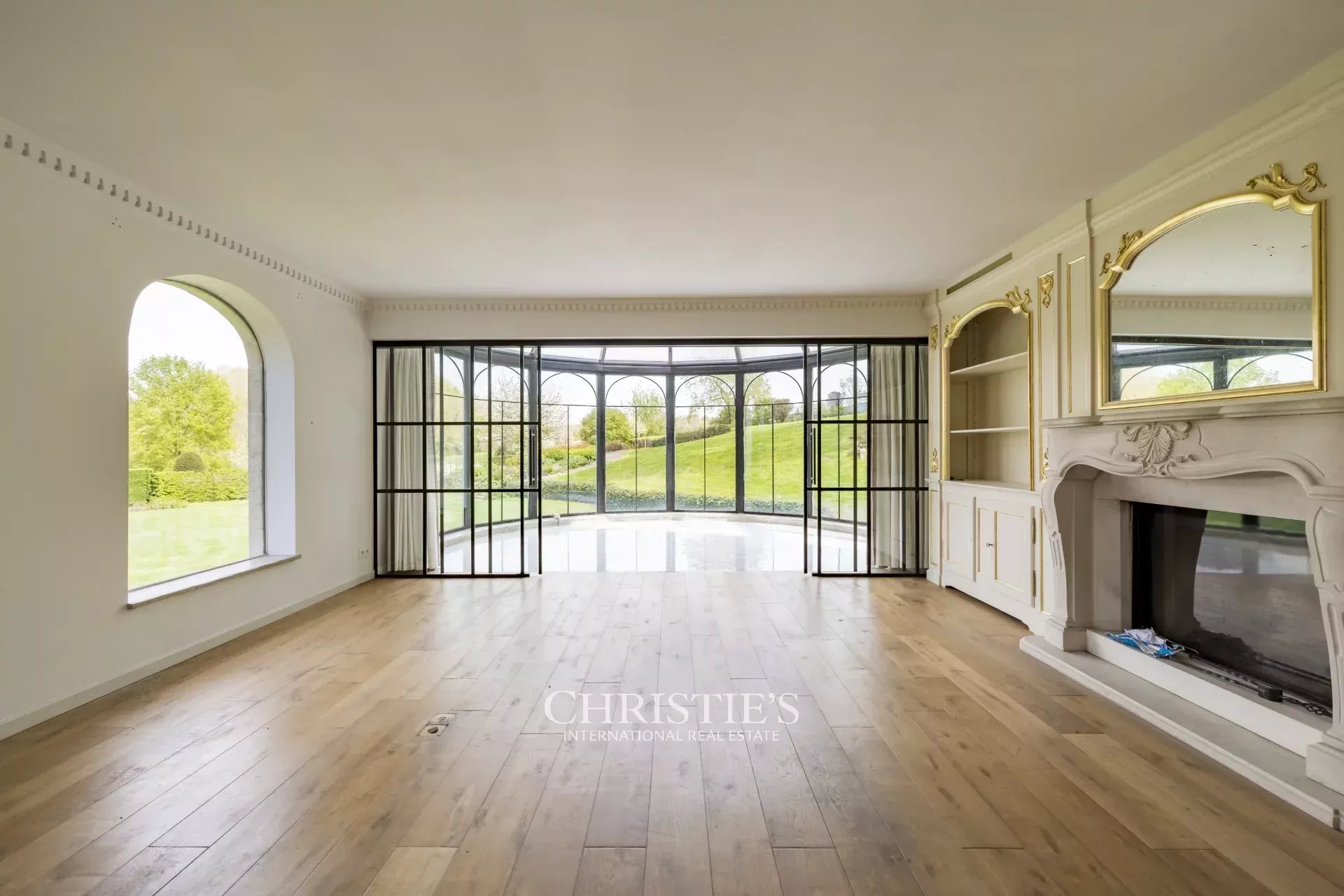 OPTIE - Lasne - Klassieke villa met bijgebouw op 75 are