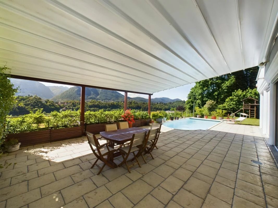 Elegante repräsentative Villa mit beheiztem Aussenpool