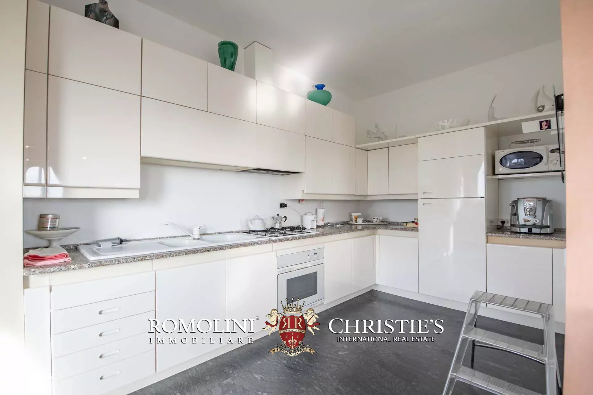 5 Bedroom Villa/Townhouse's Image 37