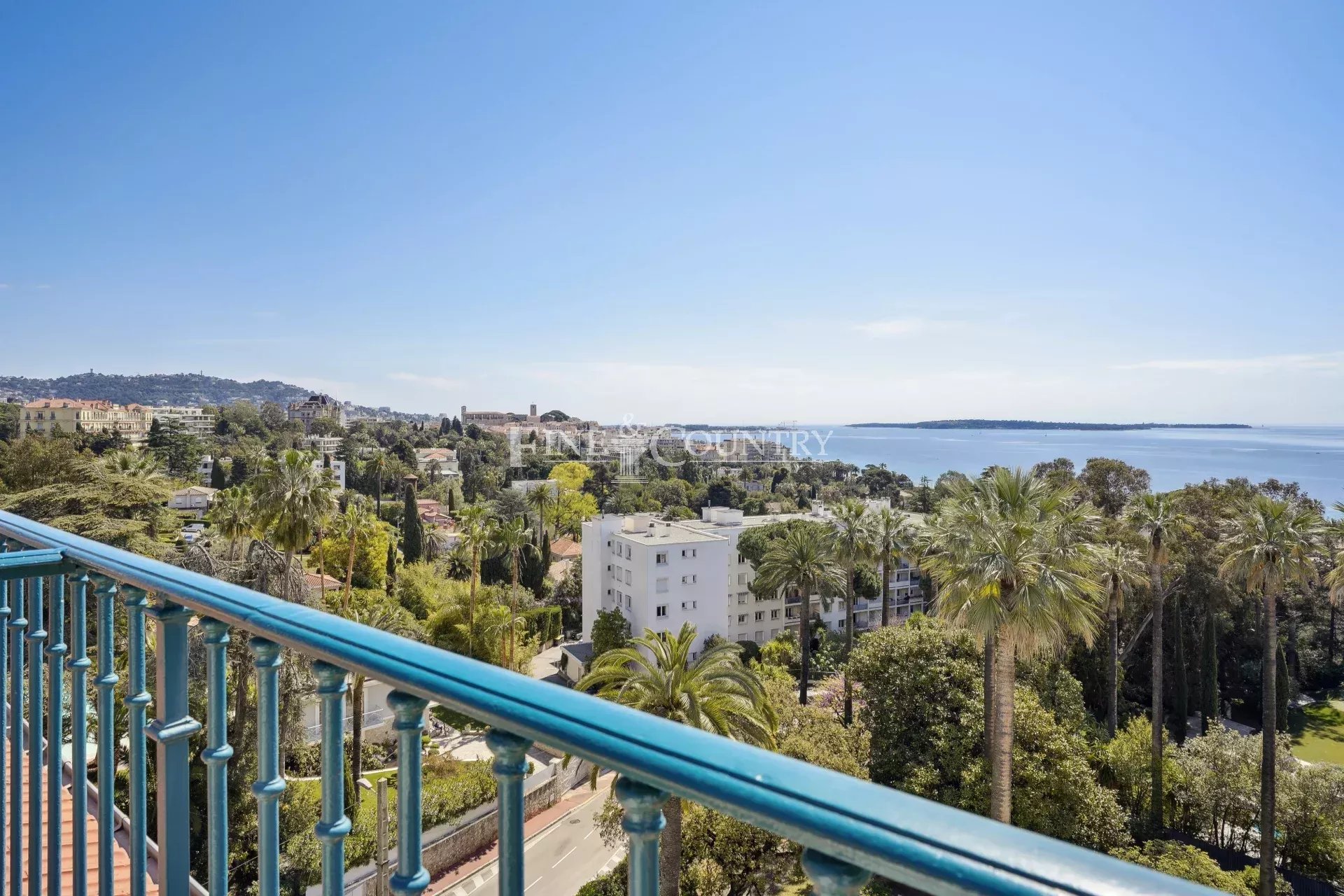 Photo of Bourgeois Apartment for sale in Cannes, with sea views