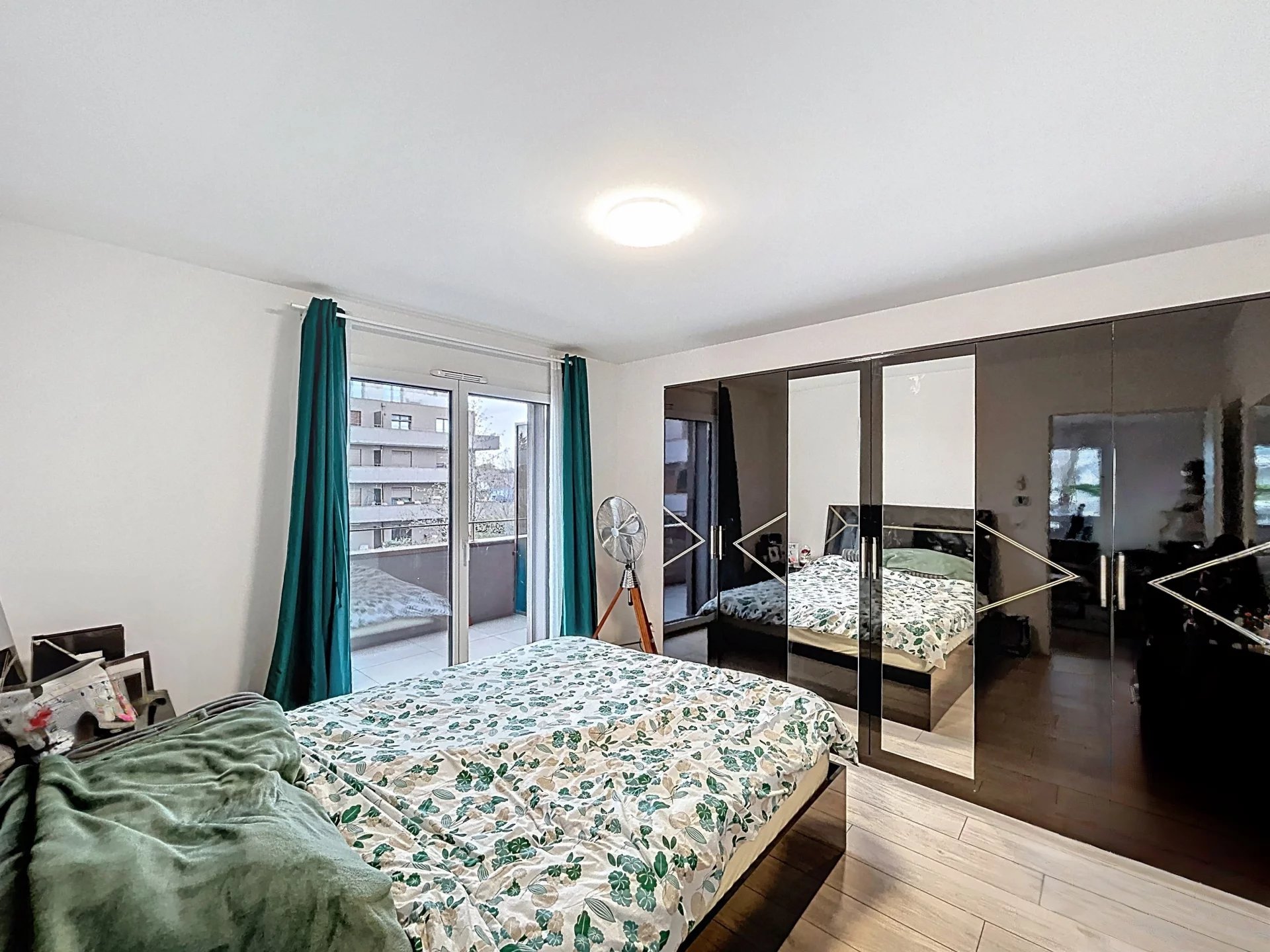 Bel appartement récent avec grand balcon