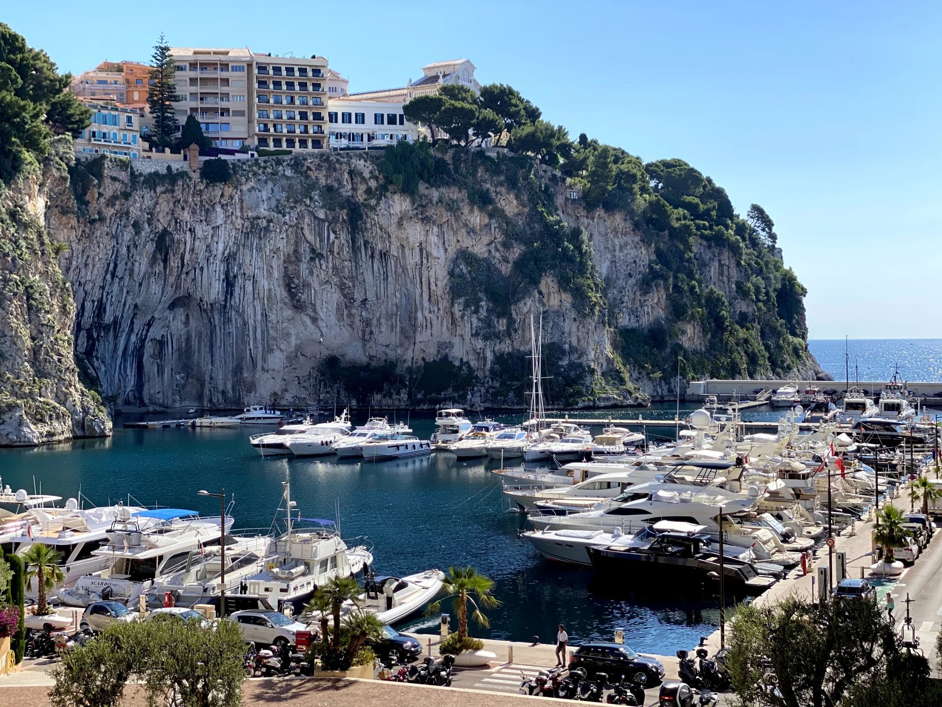 Rare 2 rooms with seaview in Fontvieille