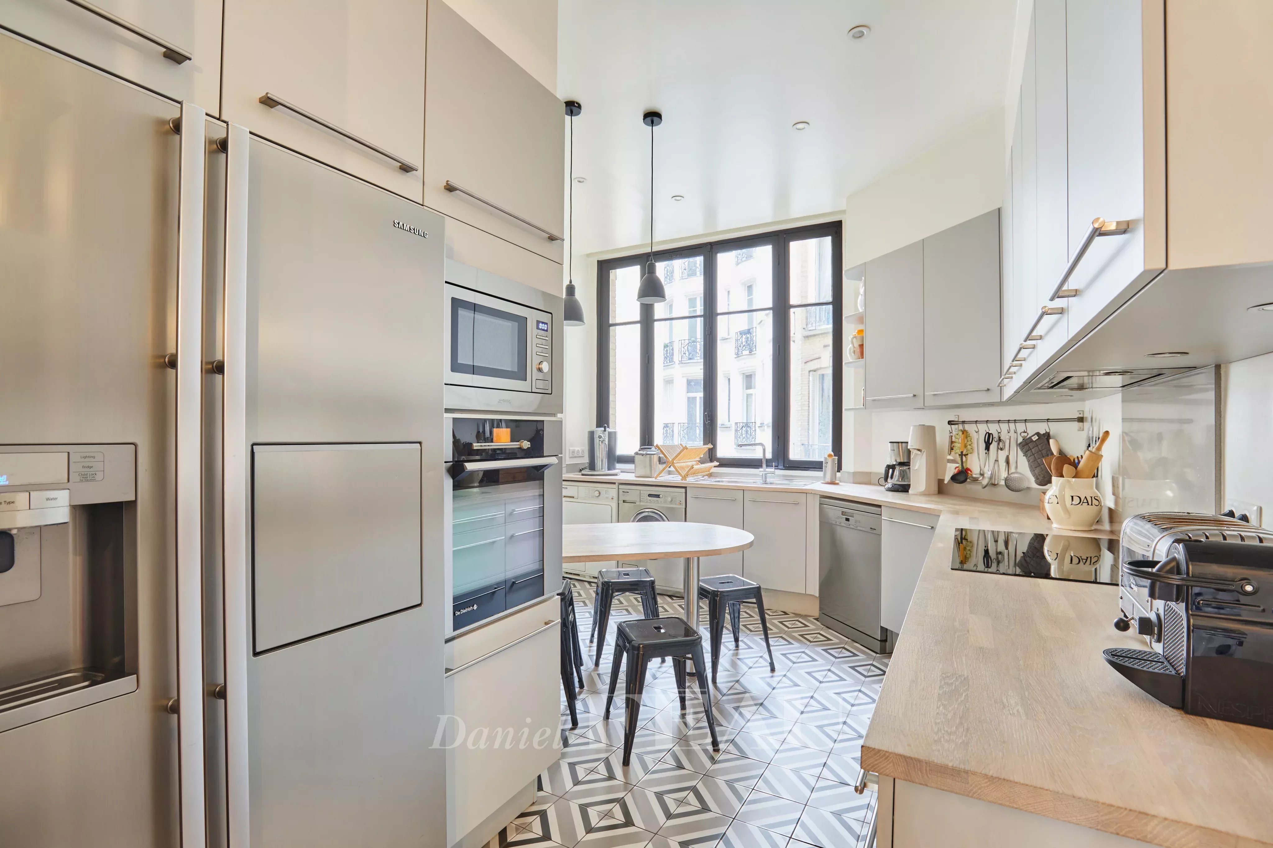 Sale Apartment Paris 16th