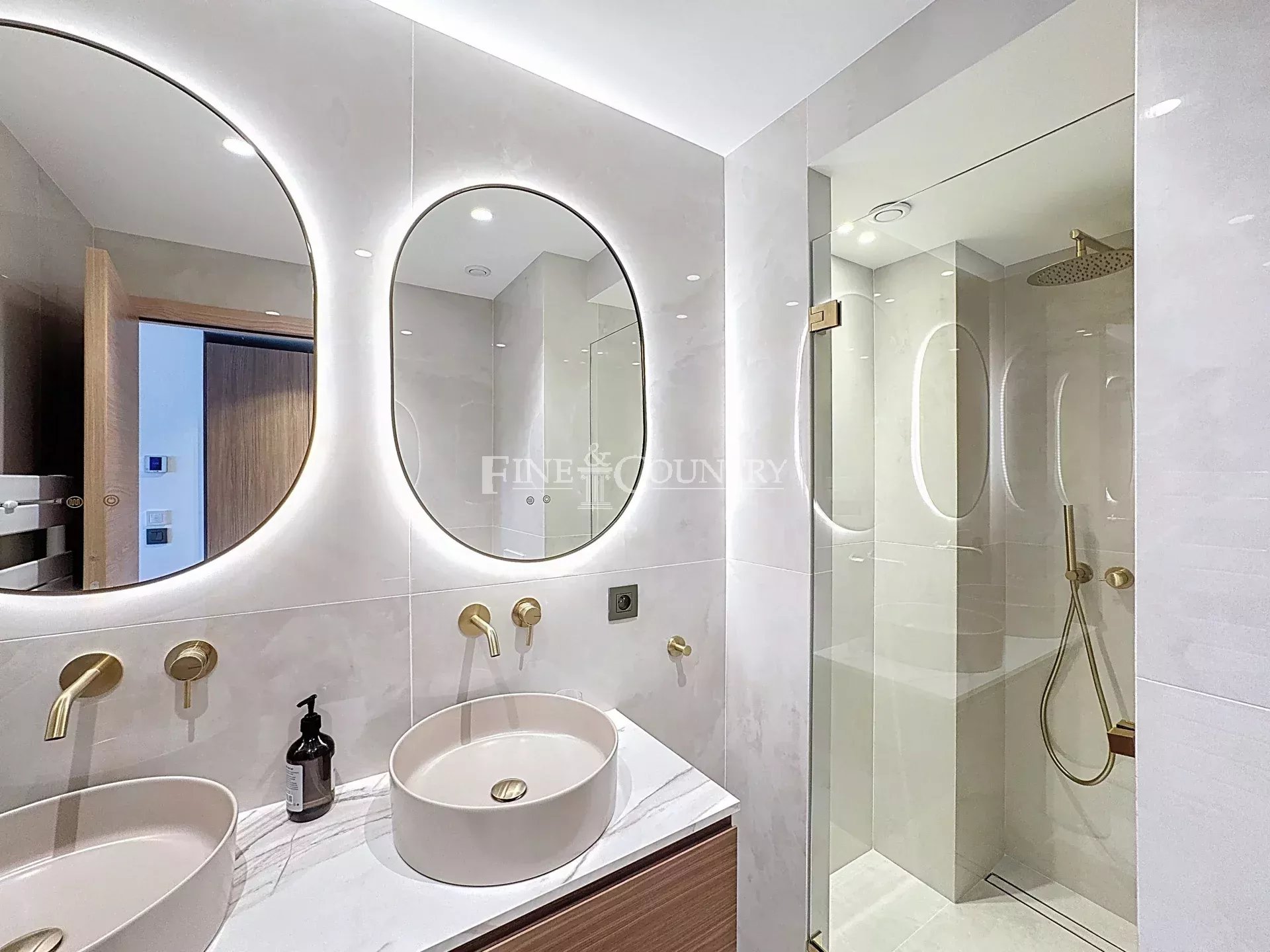 Photo of 3 BEDROOM APPARTEMENT  CANNES PALM BEACH