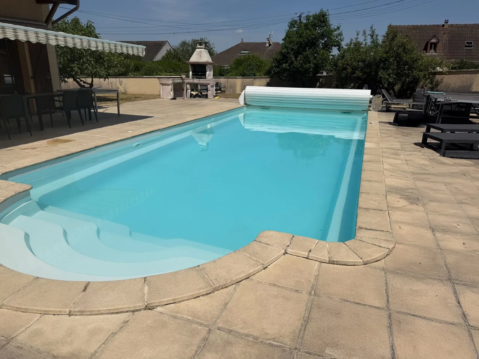 Maison familiale avec piscine à Treuzy-Levelay - Image Array