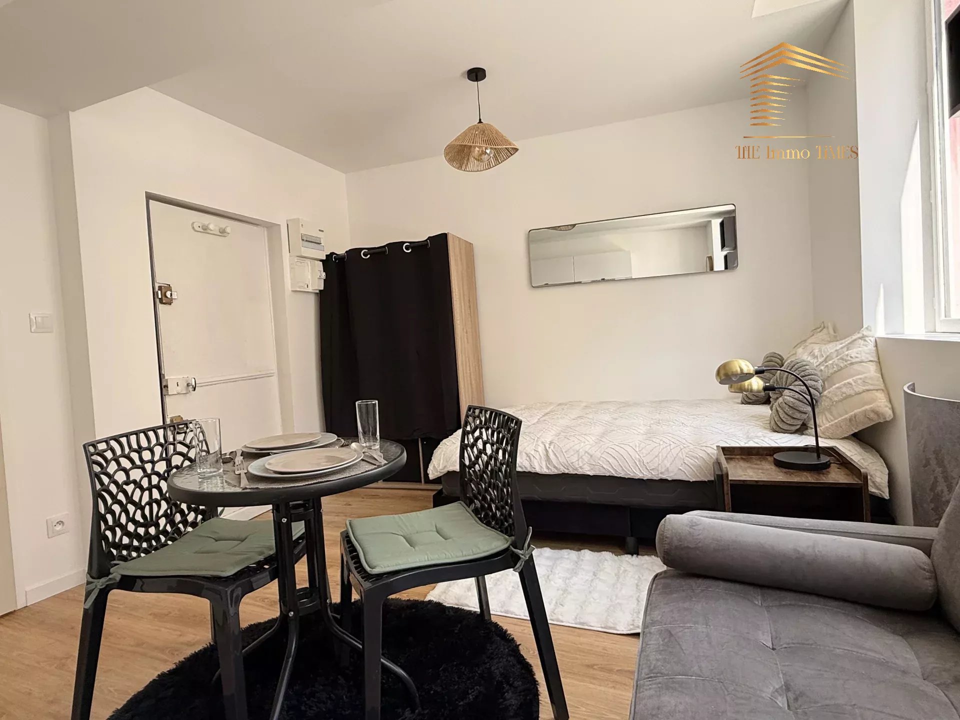 🏡 À VENDRE – Un grand studio meublé – Hyper centre rive droite - Photo 3