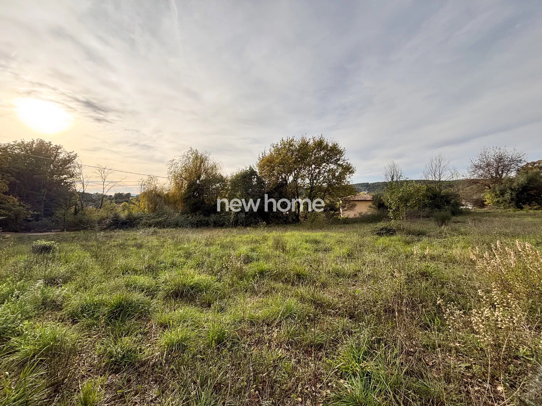 BEAU TERRAIN CONSTRUCTIBLE DE 2320 M² A SAINT-ANTONIN-DU-VAR