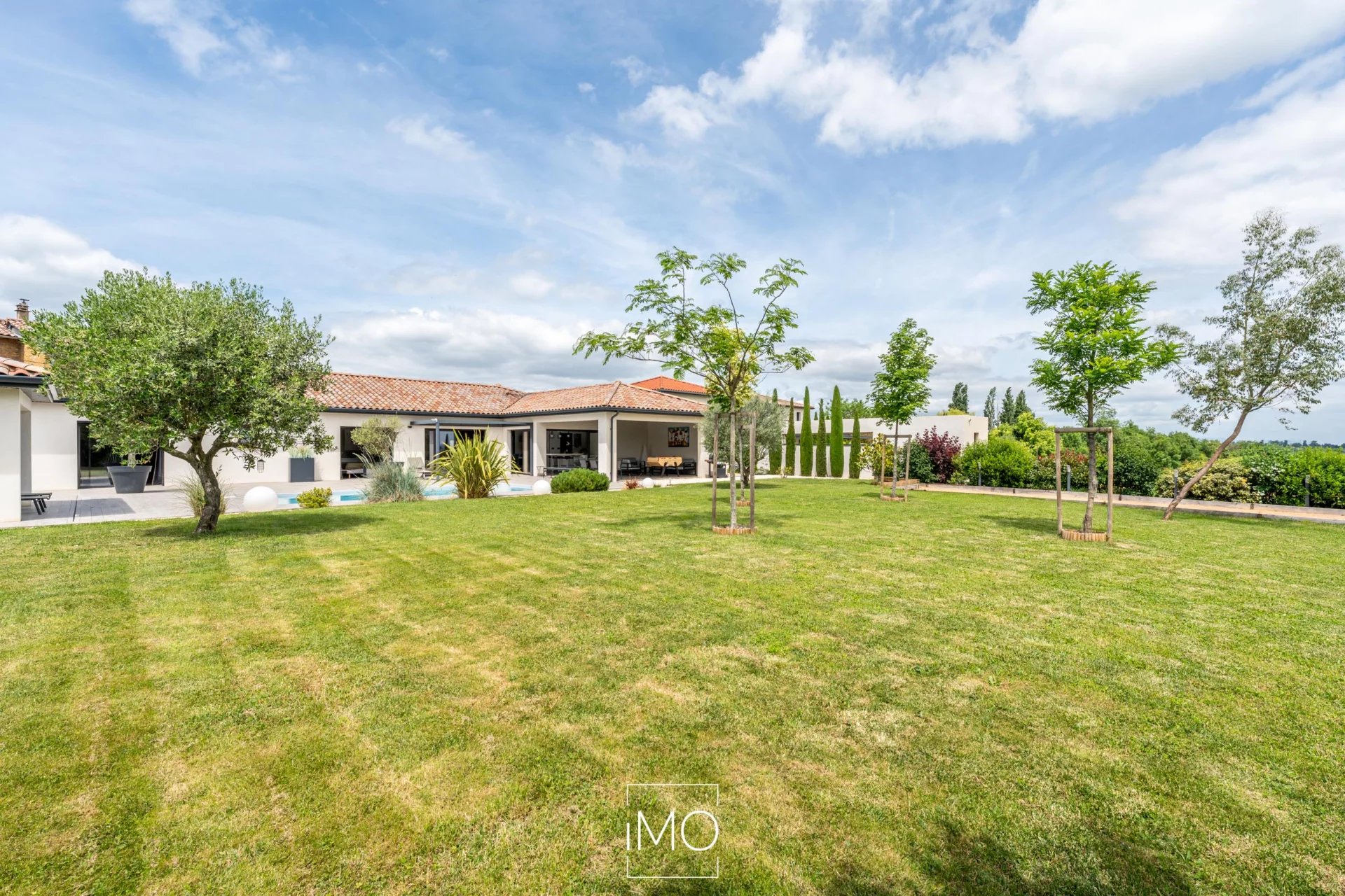 Villa de 168 m² de plain pied avec piscine sur une parcelle de 1489 m²