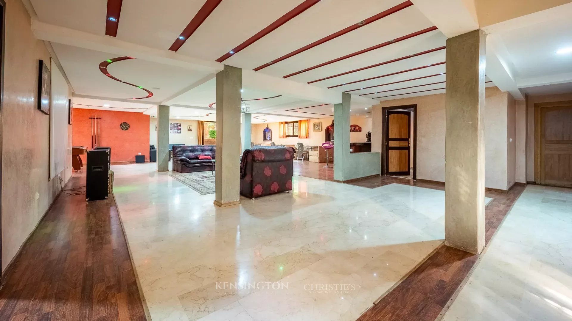8 Bedroom Villa/Townhouse's Image 11