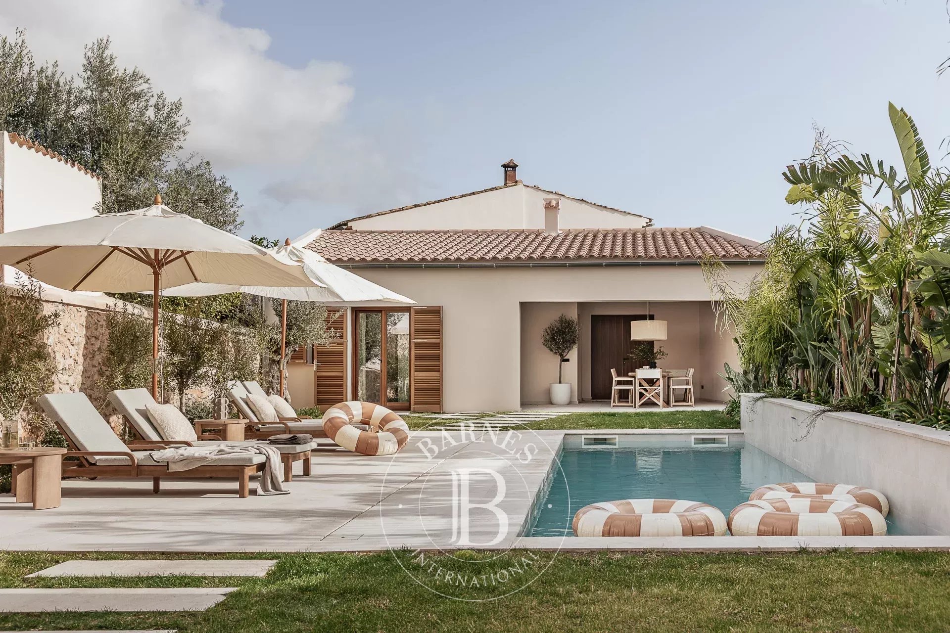 Elegantes renoviertes Stadthaus mit Salzwasserpool und Tramuntana-Blick in Lloseta