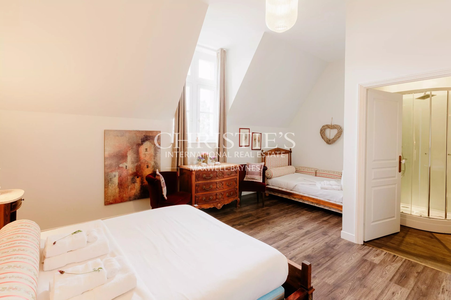 53 Bedroom Chateau's Image 35