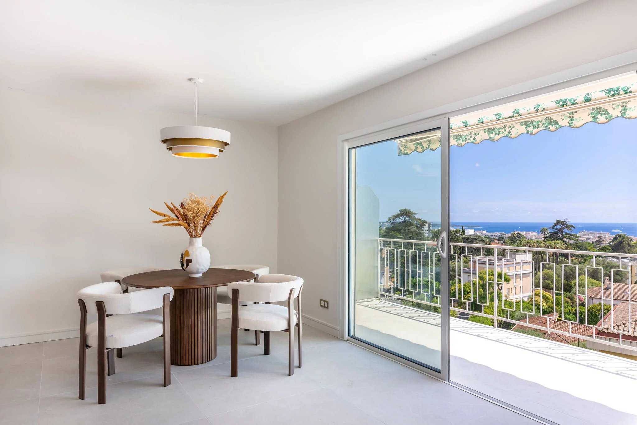 Image of Apartment - 2 Bedrooms for Sale in Alpes-Maritimes-Cannes-France, Image 2