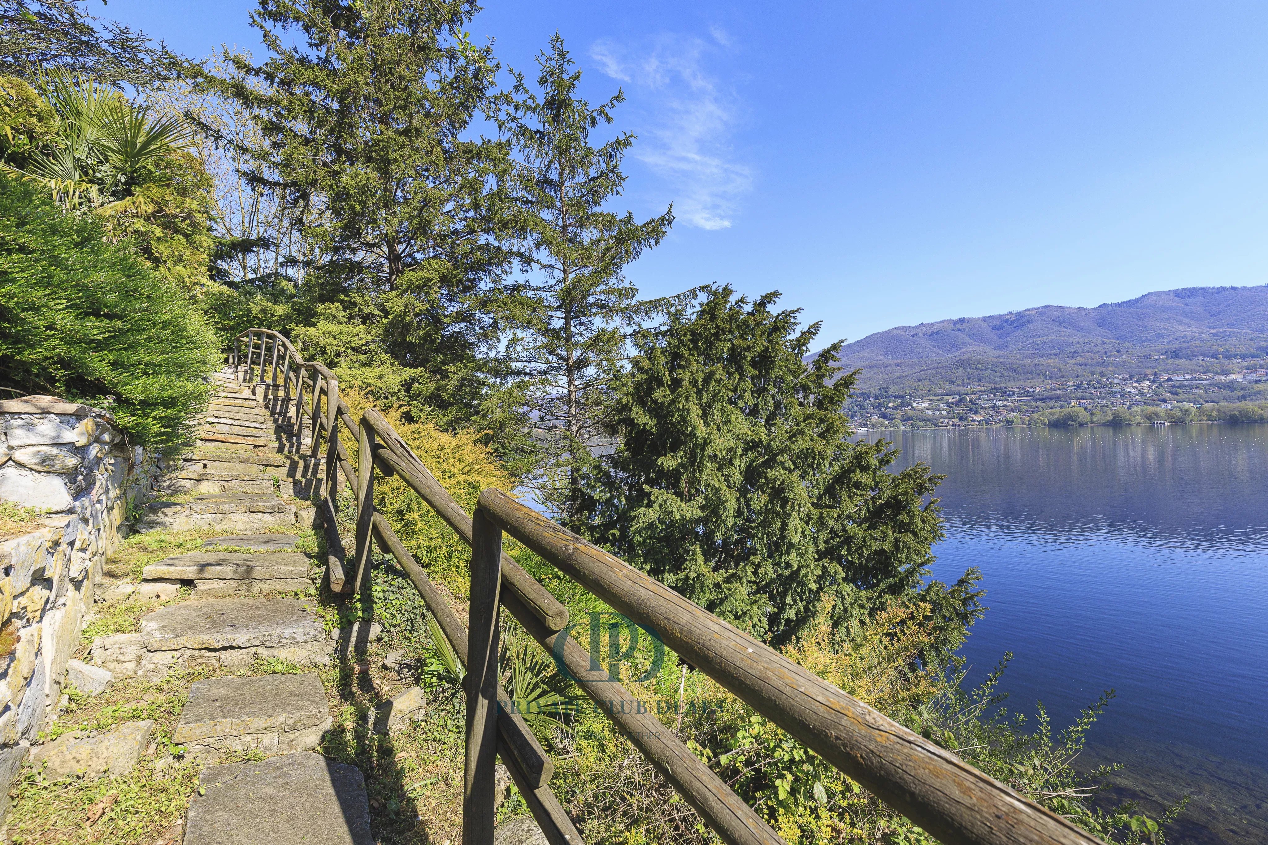 Villa Biandronno - picture 10