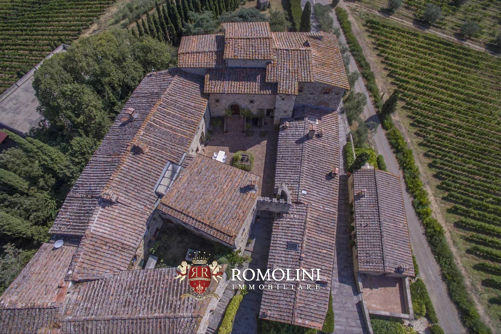 20 Bedroom Vineyard's Image 14