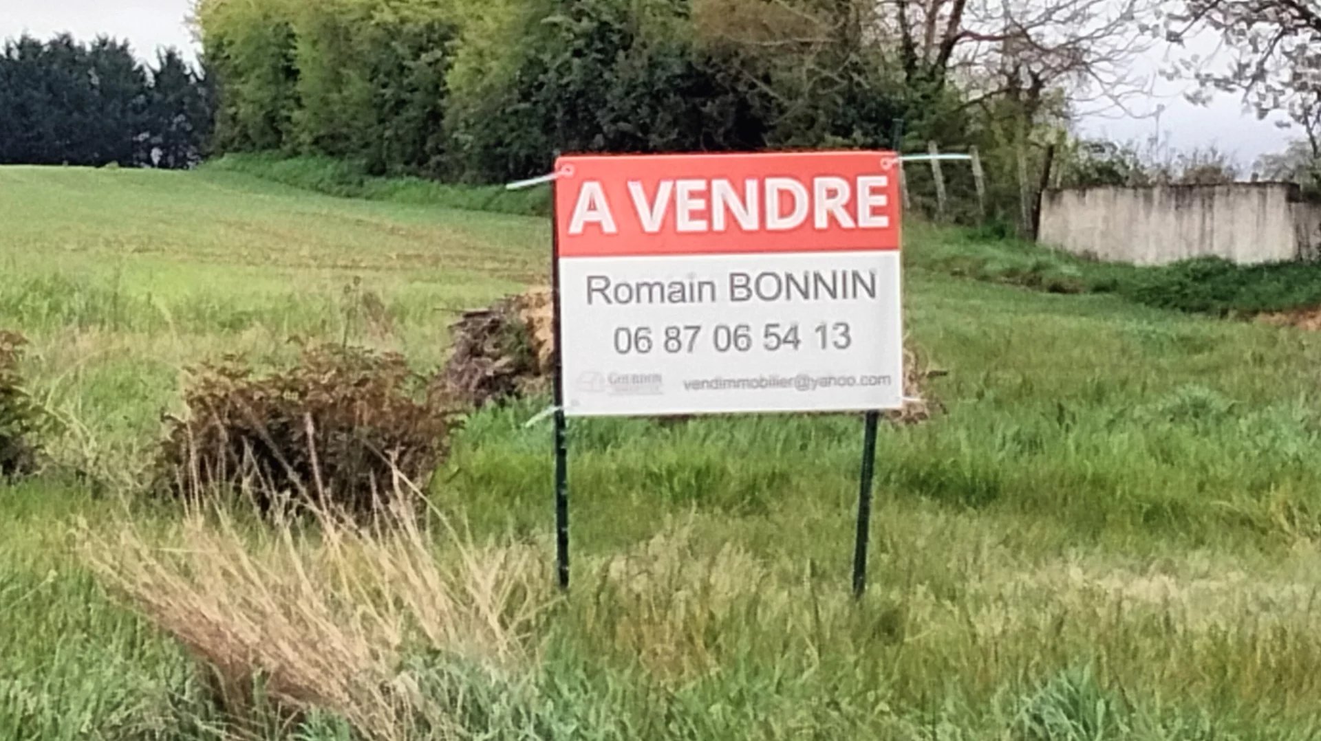 Terrain constructible 590m2 centre Neuville