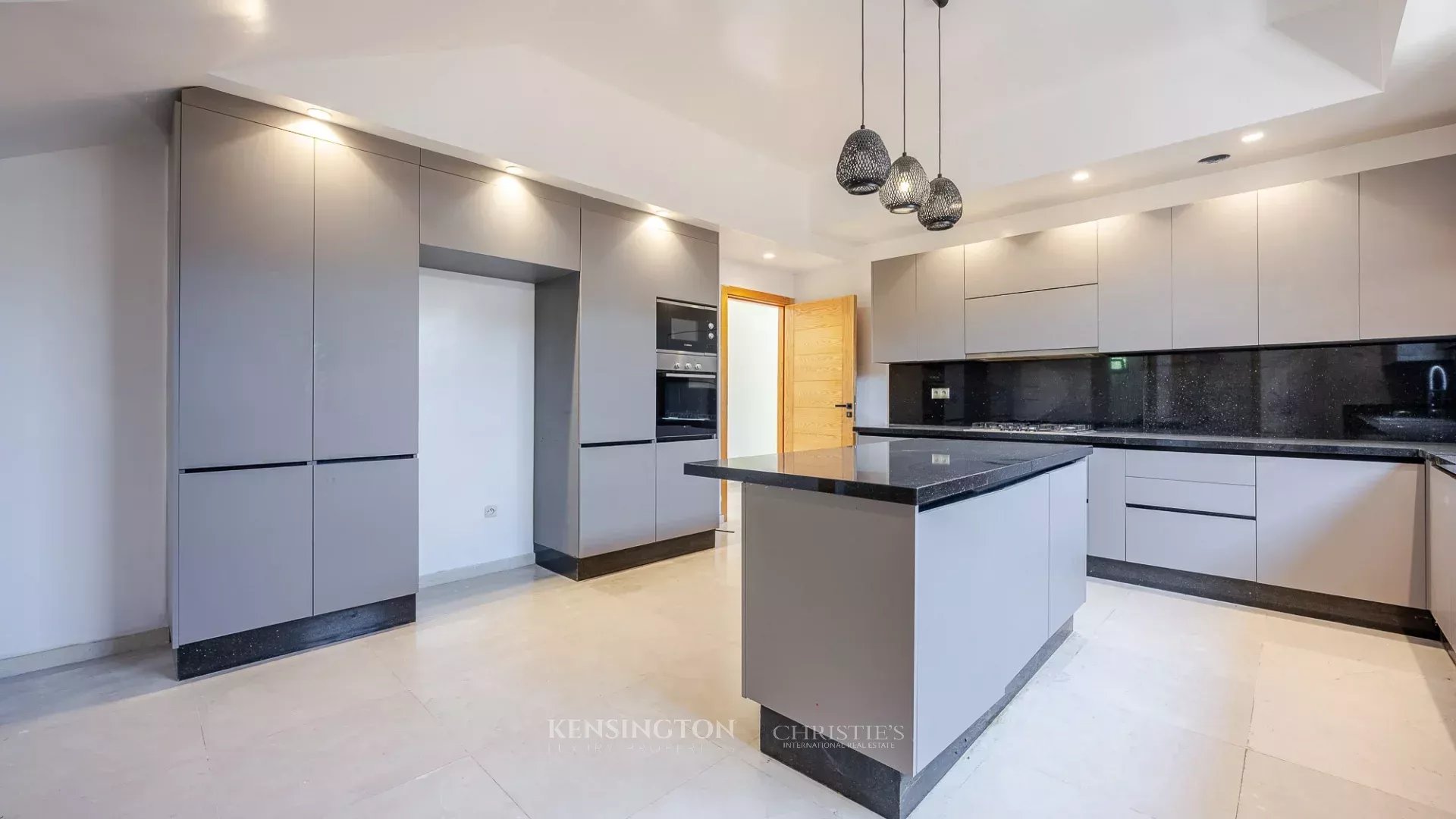 4 Bedroom Villa/Townhouse's Image 18