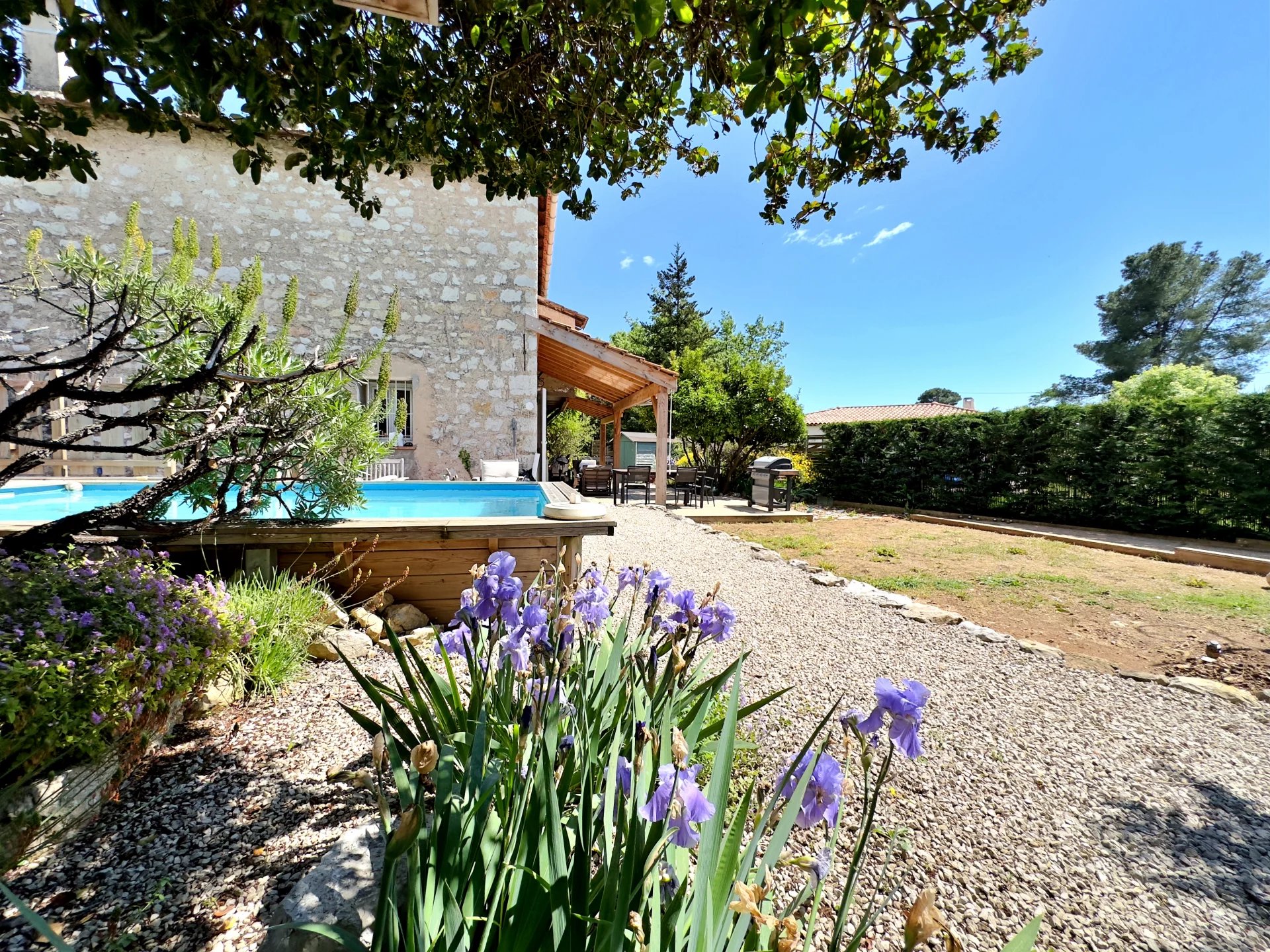 Maison en pierre à vendre à Roquefort les pins