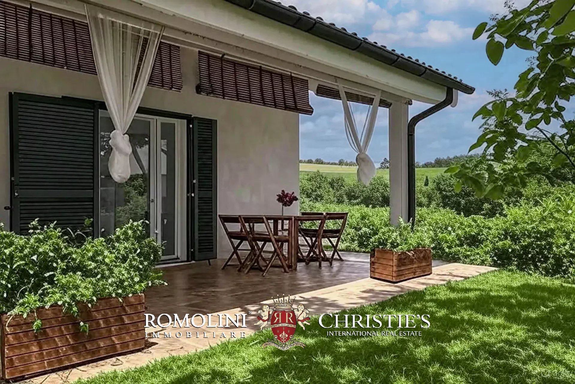 2 Bedroom Vineyard's Image 11