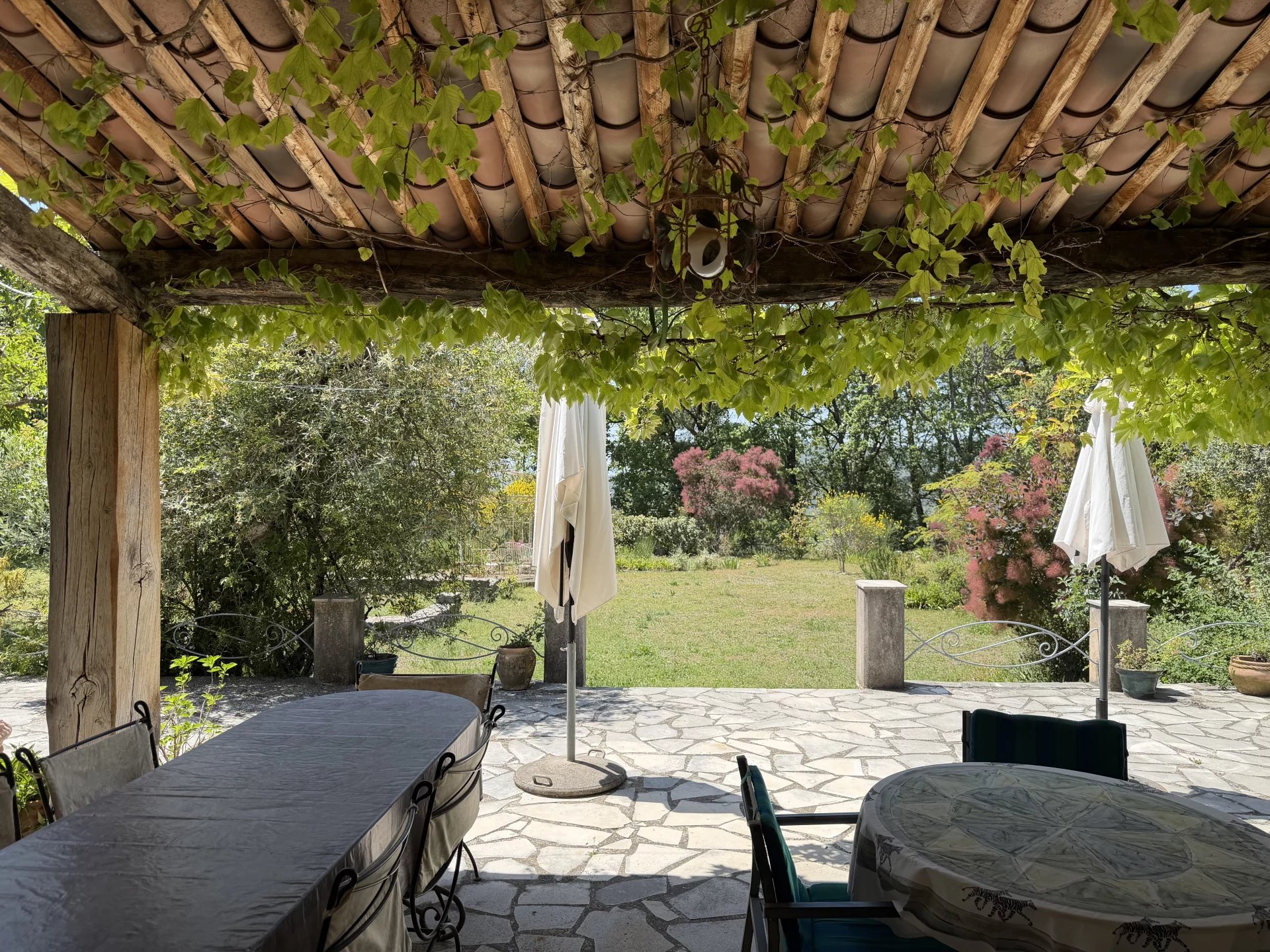 Single-storey villa with studio - Fayence