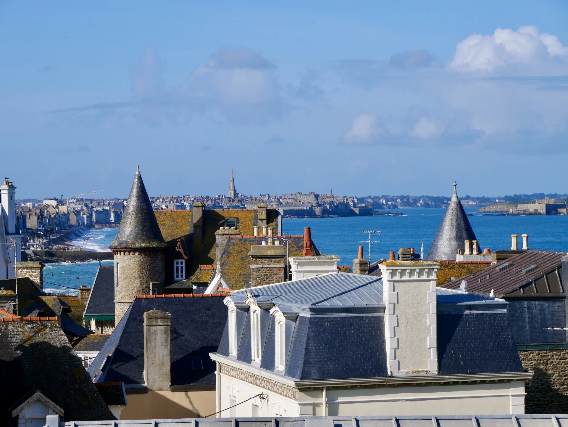 Saint-Malo Rochebonne 2-3 pièces avec balcon, vue mer imprenable cave et parking