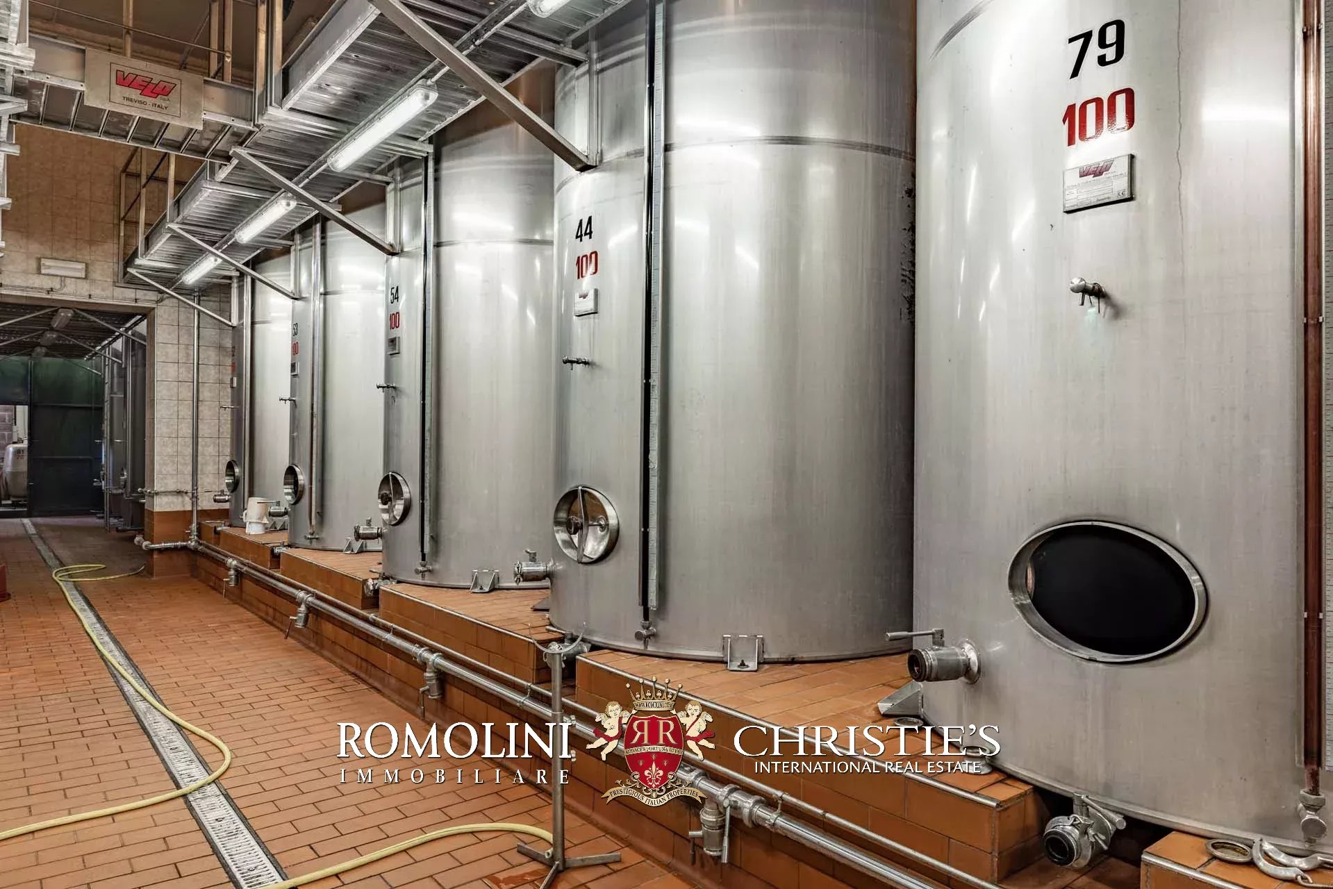33 Bedroom Vineyard's Image 36