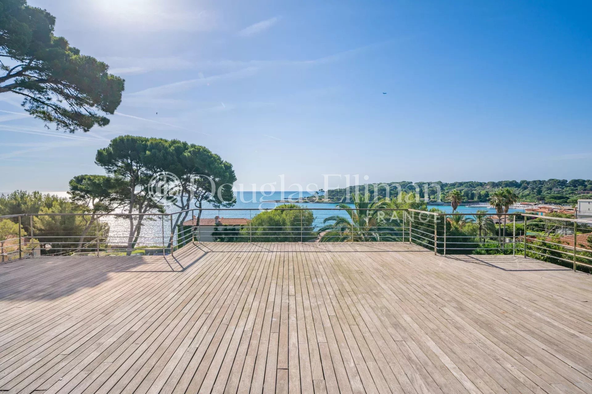 CAP D’ANTIBES – Modern Villa Steps from Garoupe Beach - Picture n°3